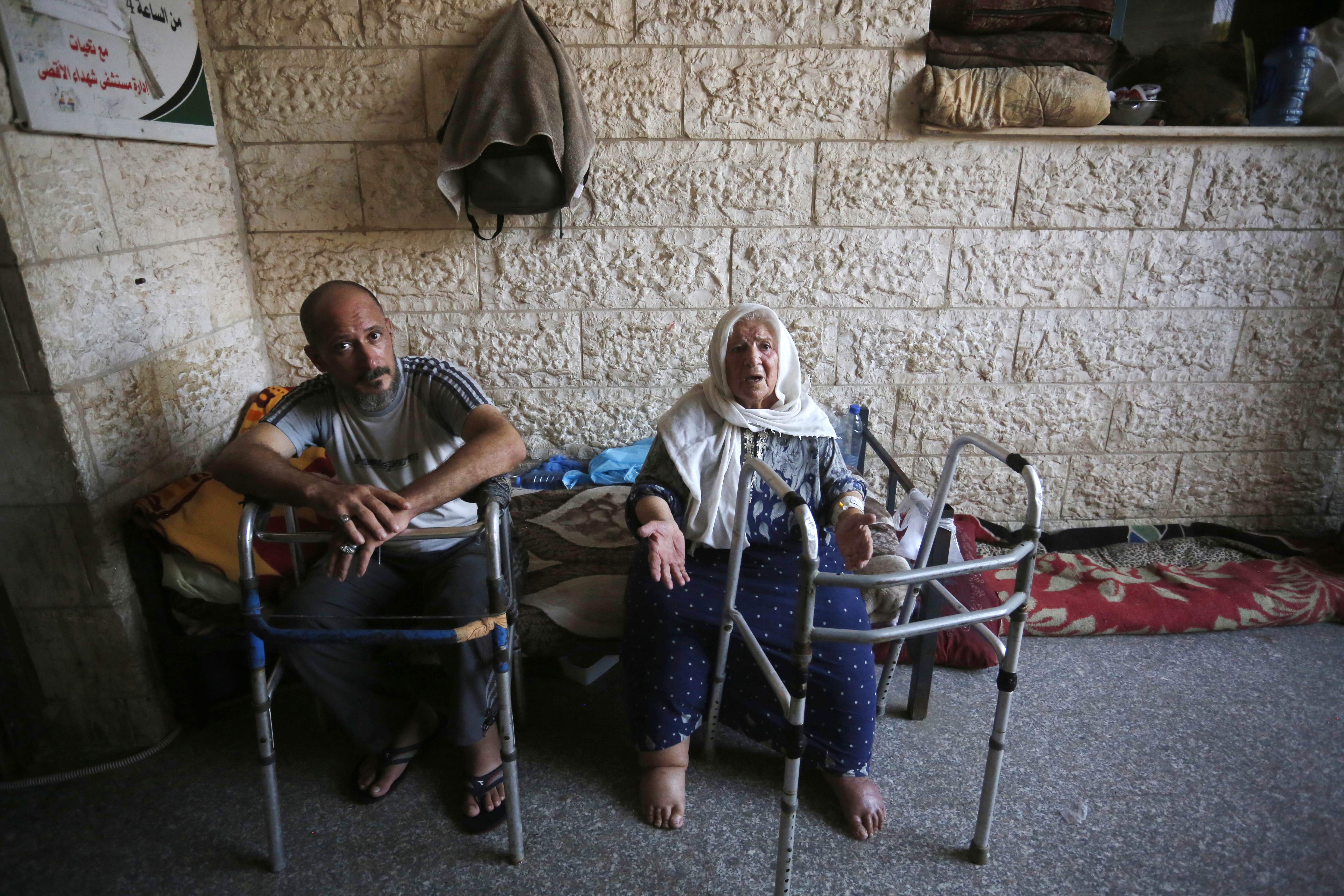 Israeli army orders evacuation of 'humanitarian' area includingAl-Aqsa Hospital,