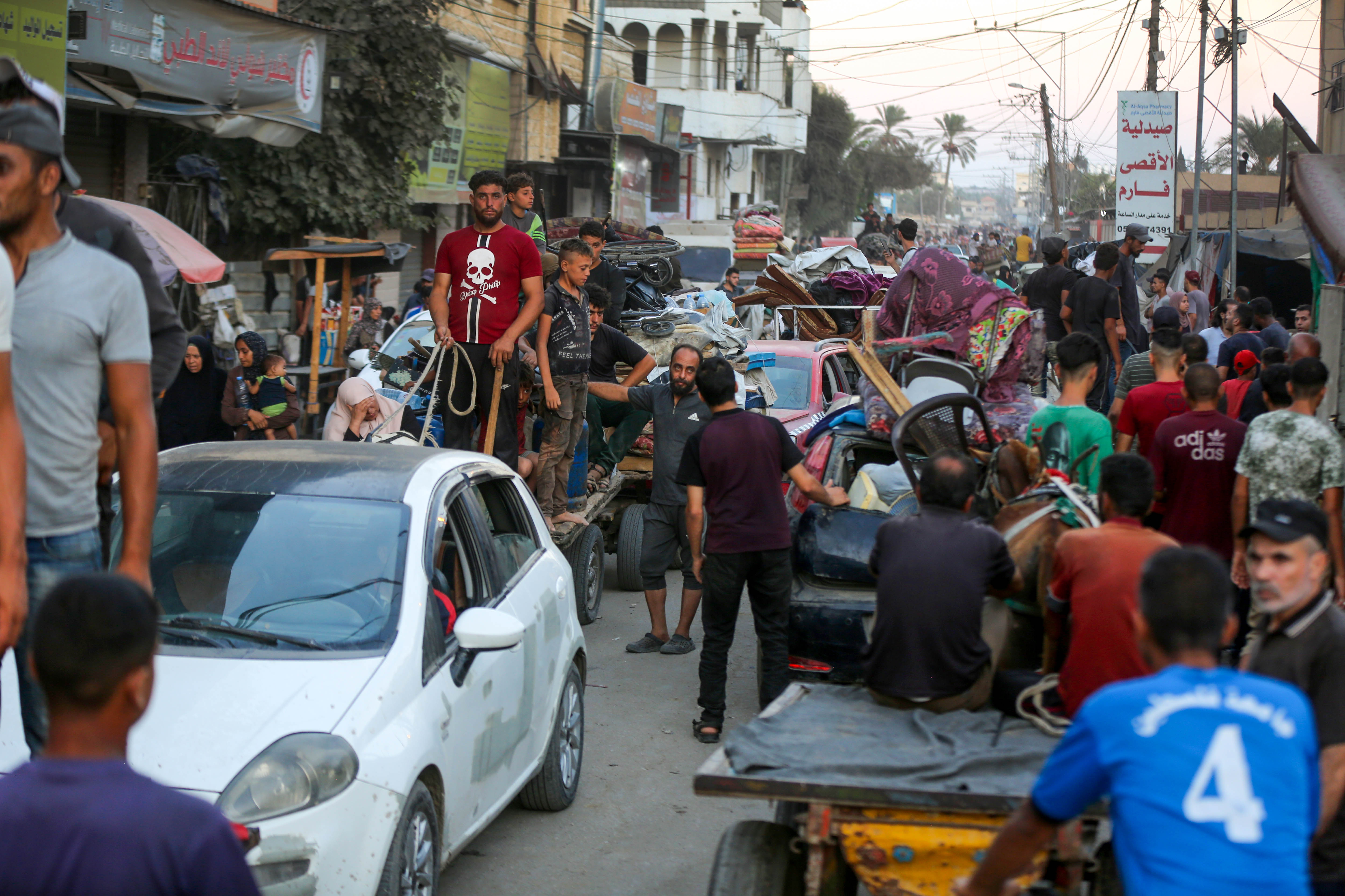 Israeli army orders evacuation of 'humanitarian' area includingAl-Aqsa Hospital,