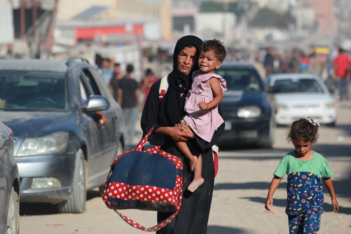 Displaced Palestinians leave western Khan Yunis to areas in the eastern parts of the city following reports of Israeli forces withdrawing from the area in the southern Gaza Strip on July 30, 2024, amid the ongoing conflict between Israel and the Palestinian Hamas militant group. (Photo by Bashar TALEB / AFP)