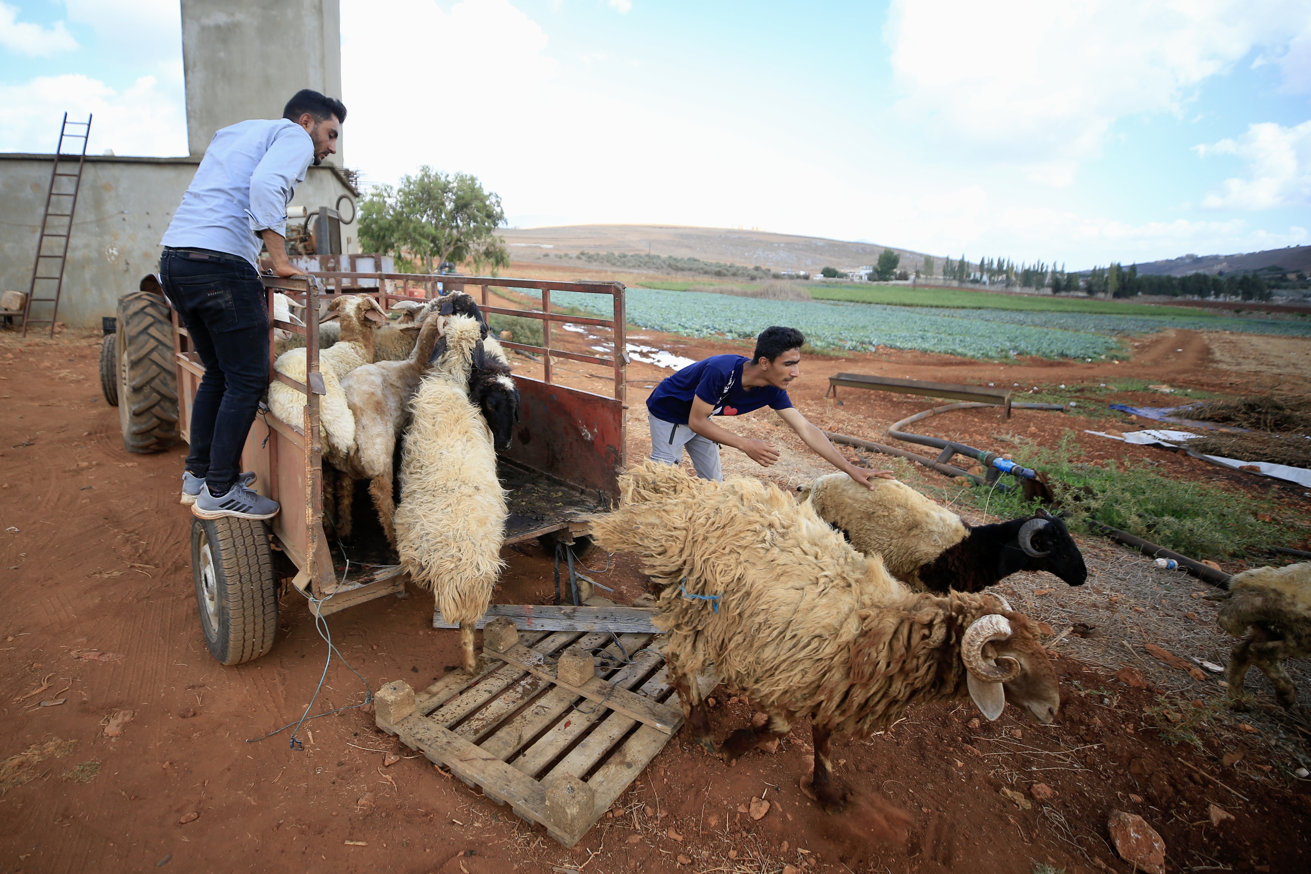 Israeli leaflets tell south Lebanon residents to evacuate