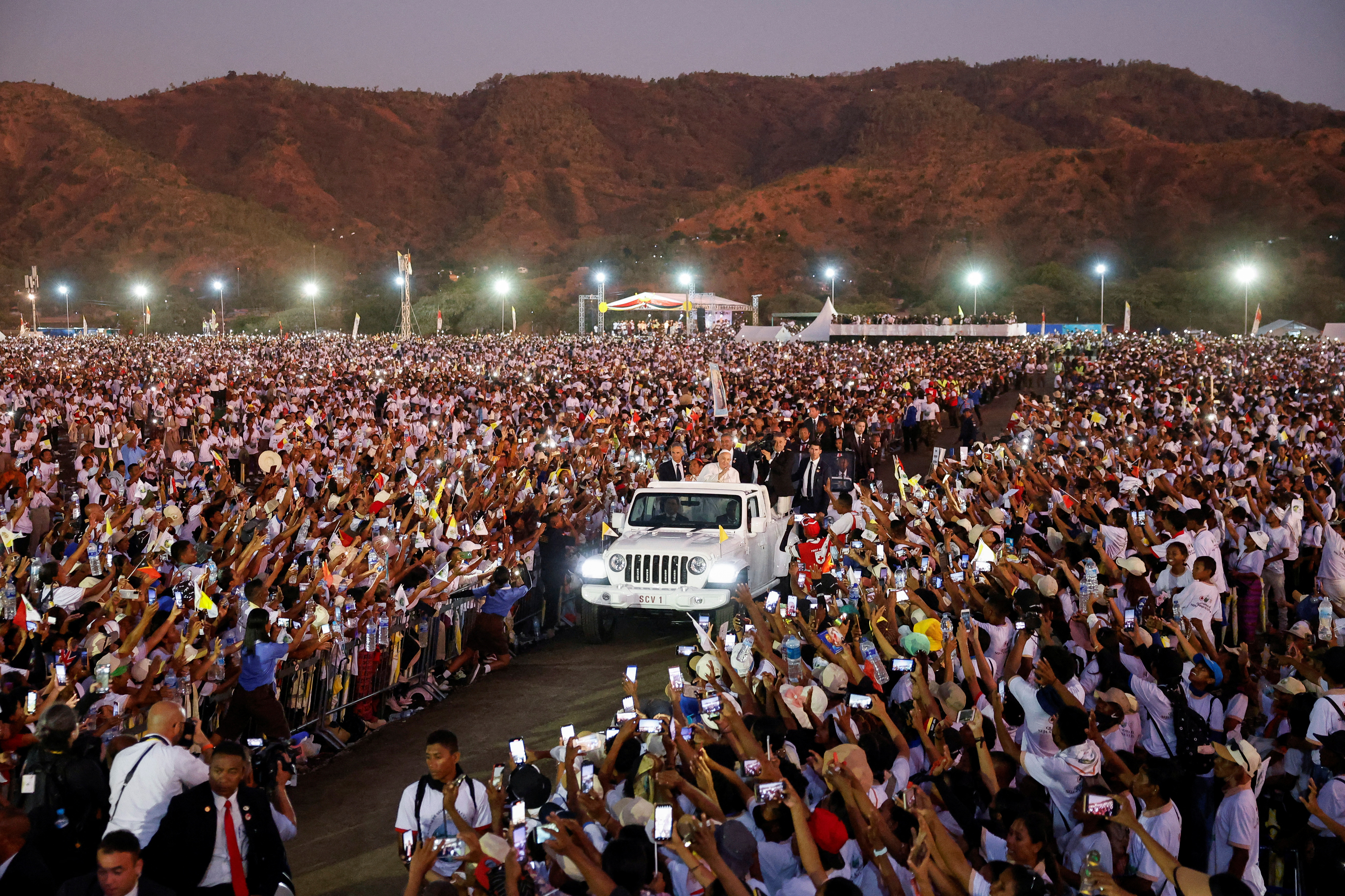Pope mass draws 600,000 in Catholic-majority East Timor