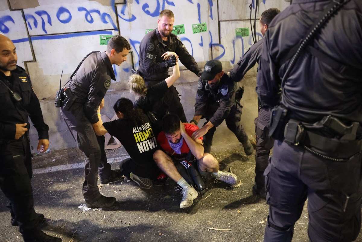 Israelis erupt in protest to demand a cease-fire in Gaza