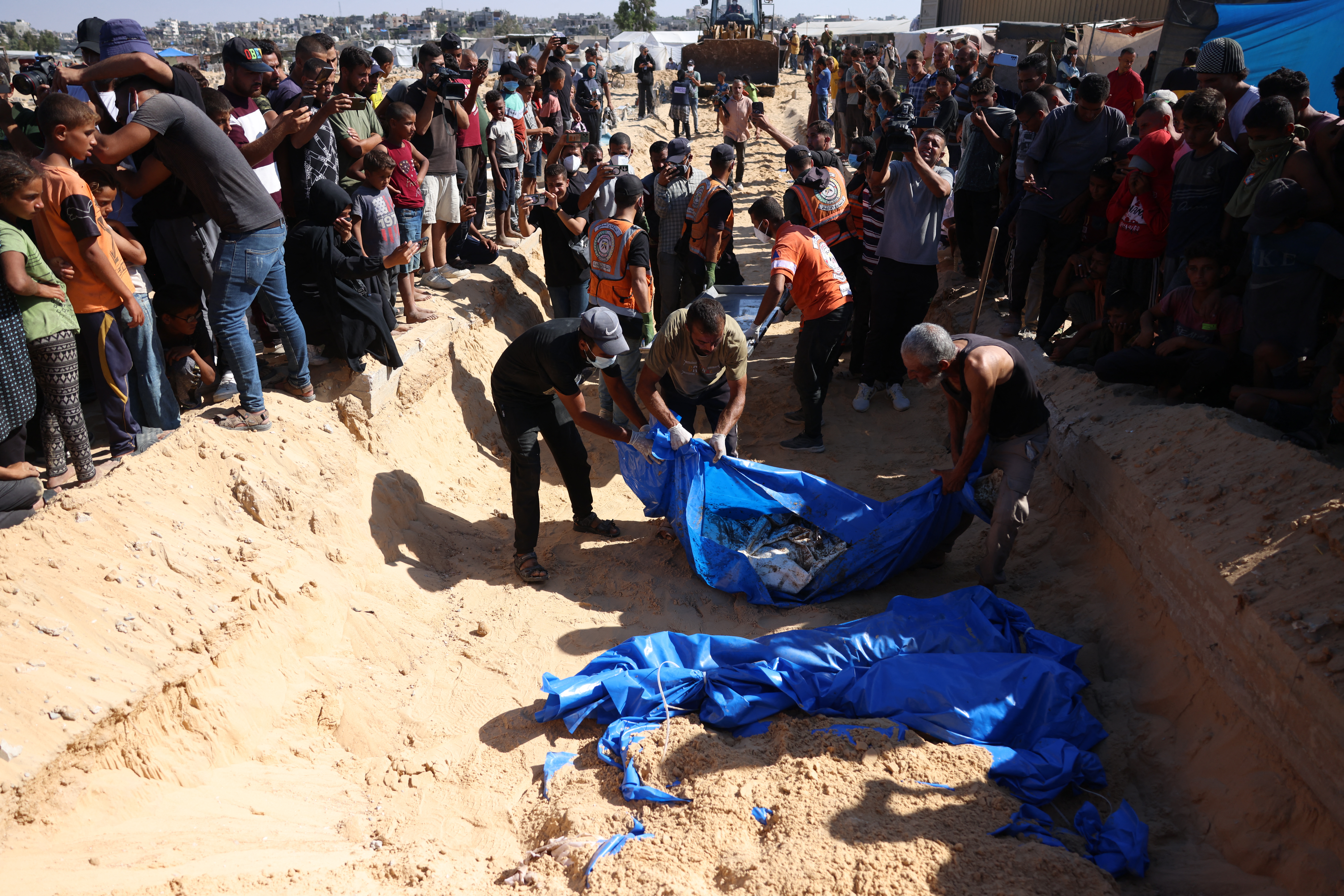 At least 11 killed in Israeli strike that hit a school in northern Gaza