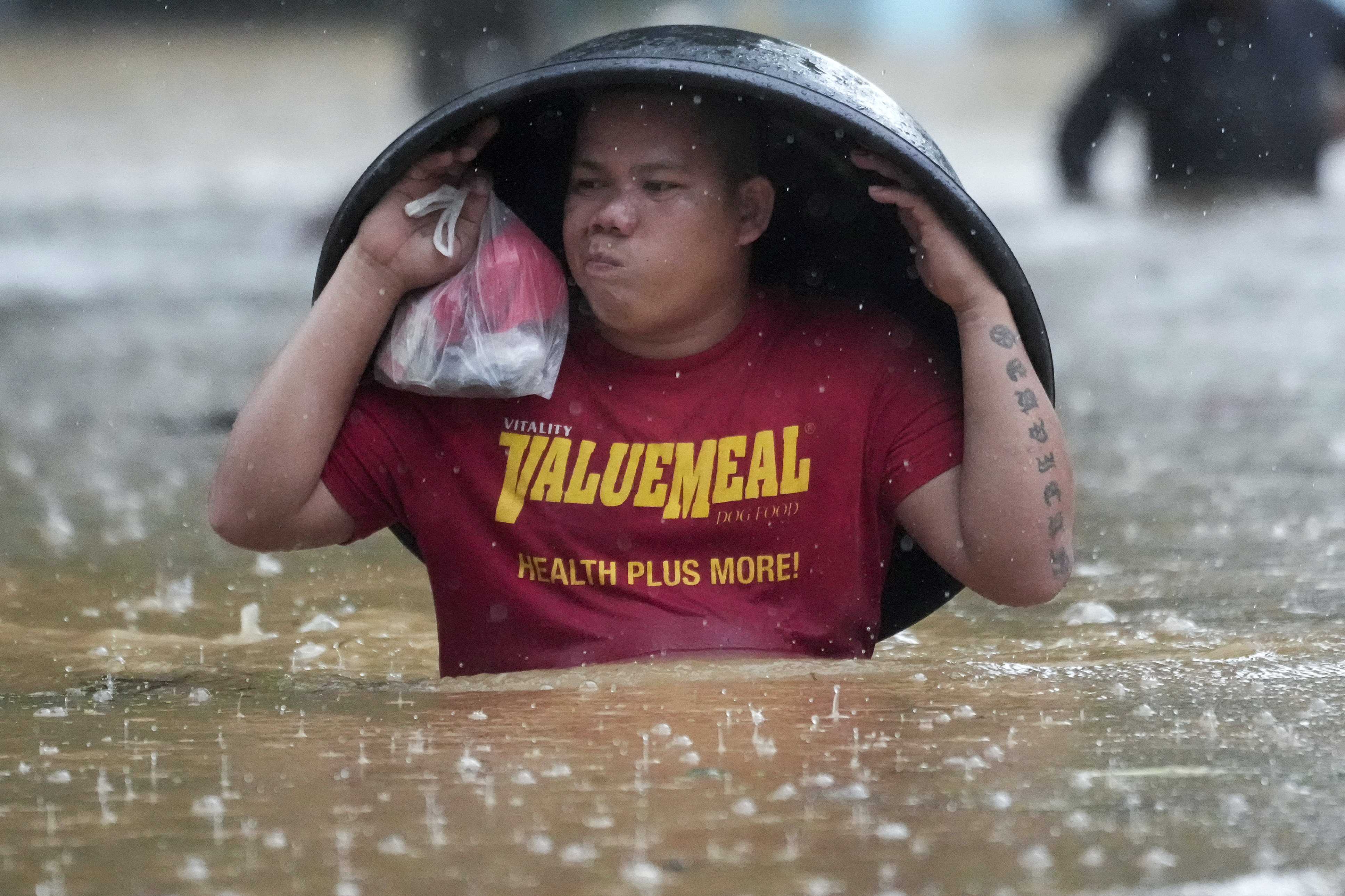 Tropical storm triggers landslides in Philippines, 11 dead