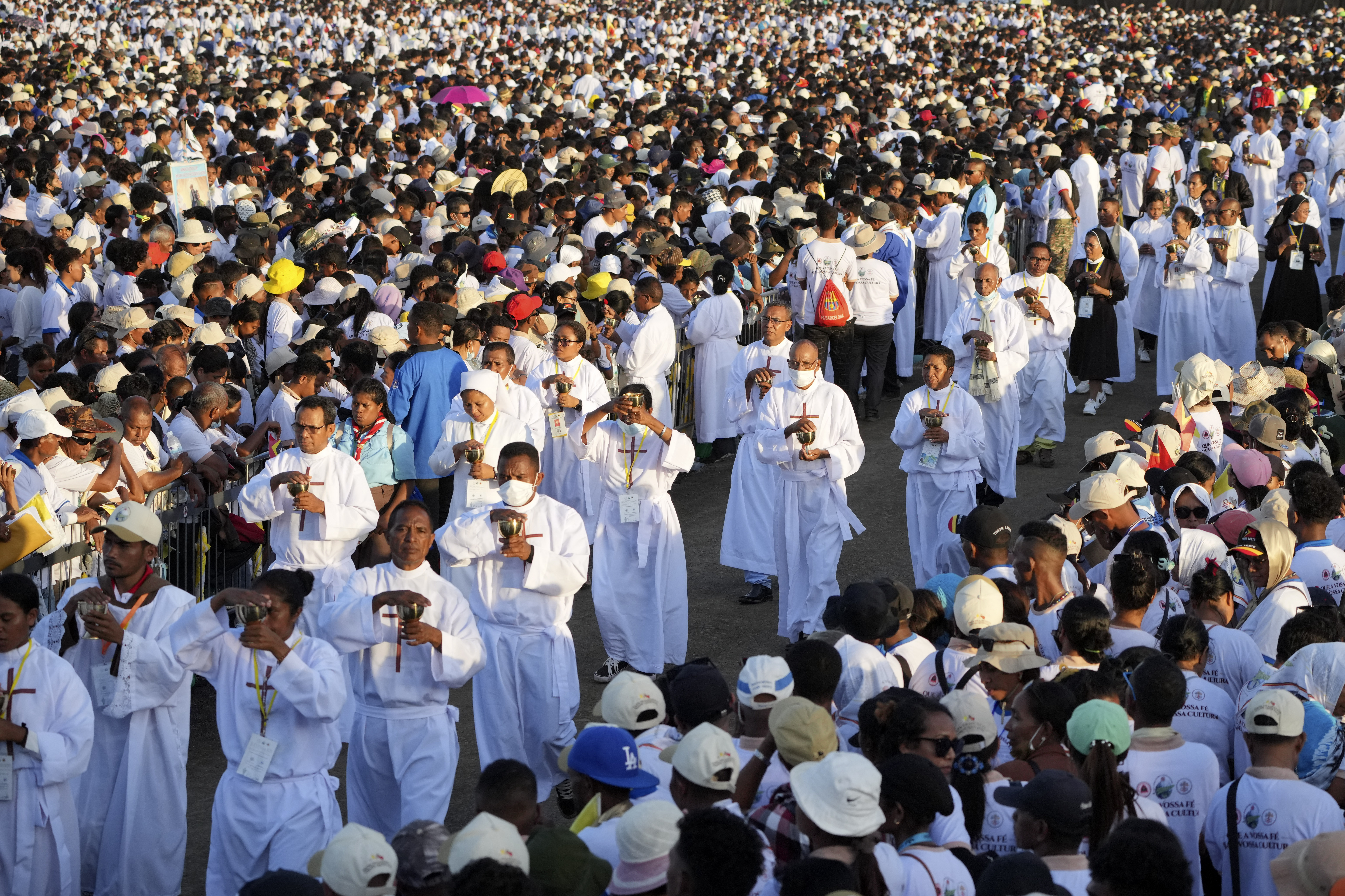 Pope mass draws 600,000 in Catholic-majority East Timor