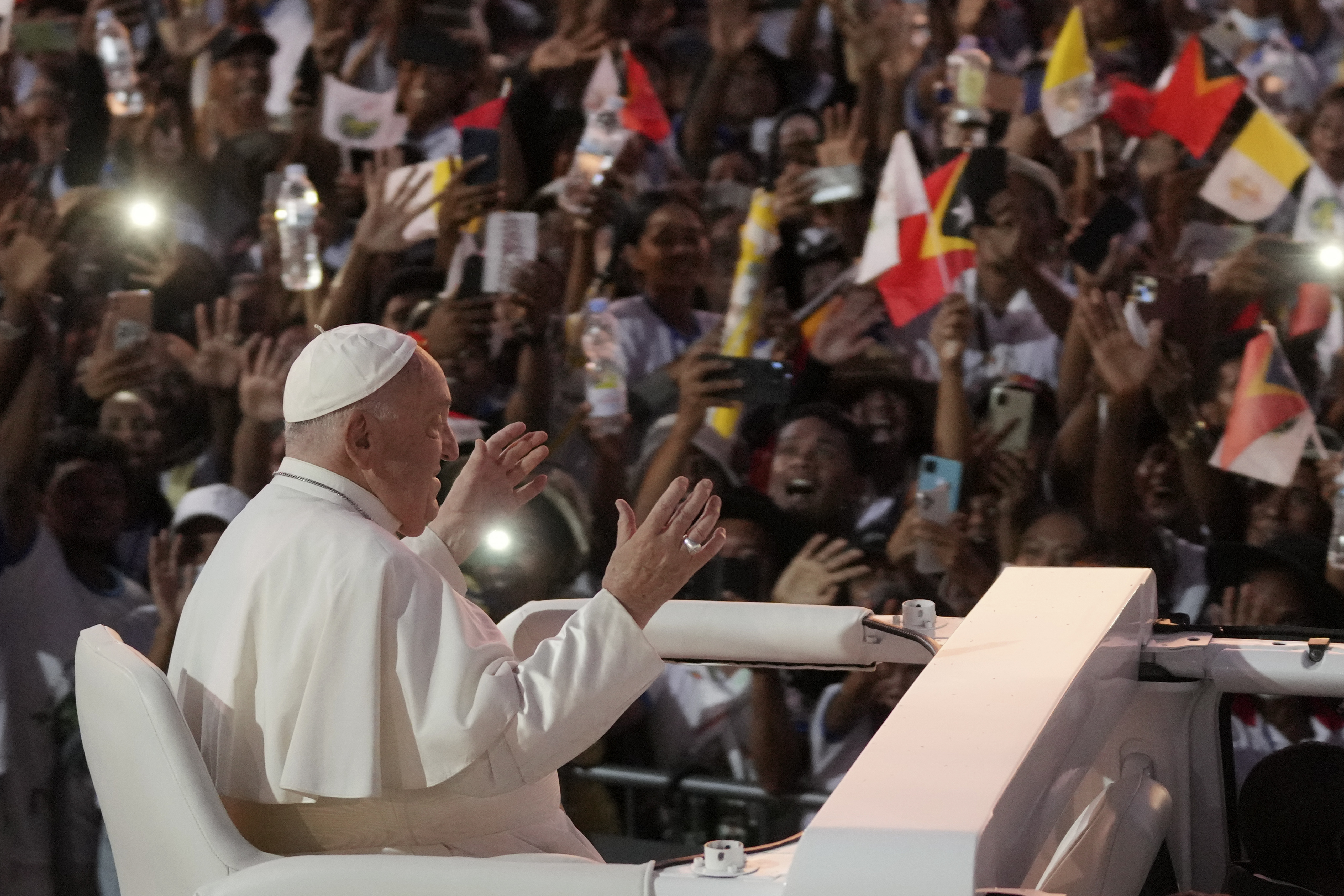 Pope mass draws 600,000 in Catholic-majority East Timor