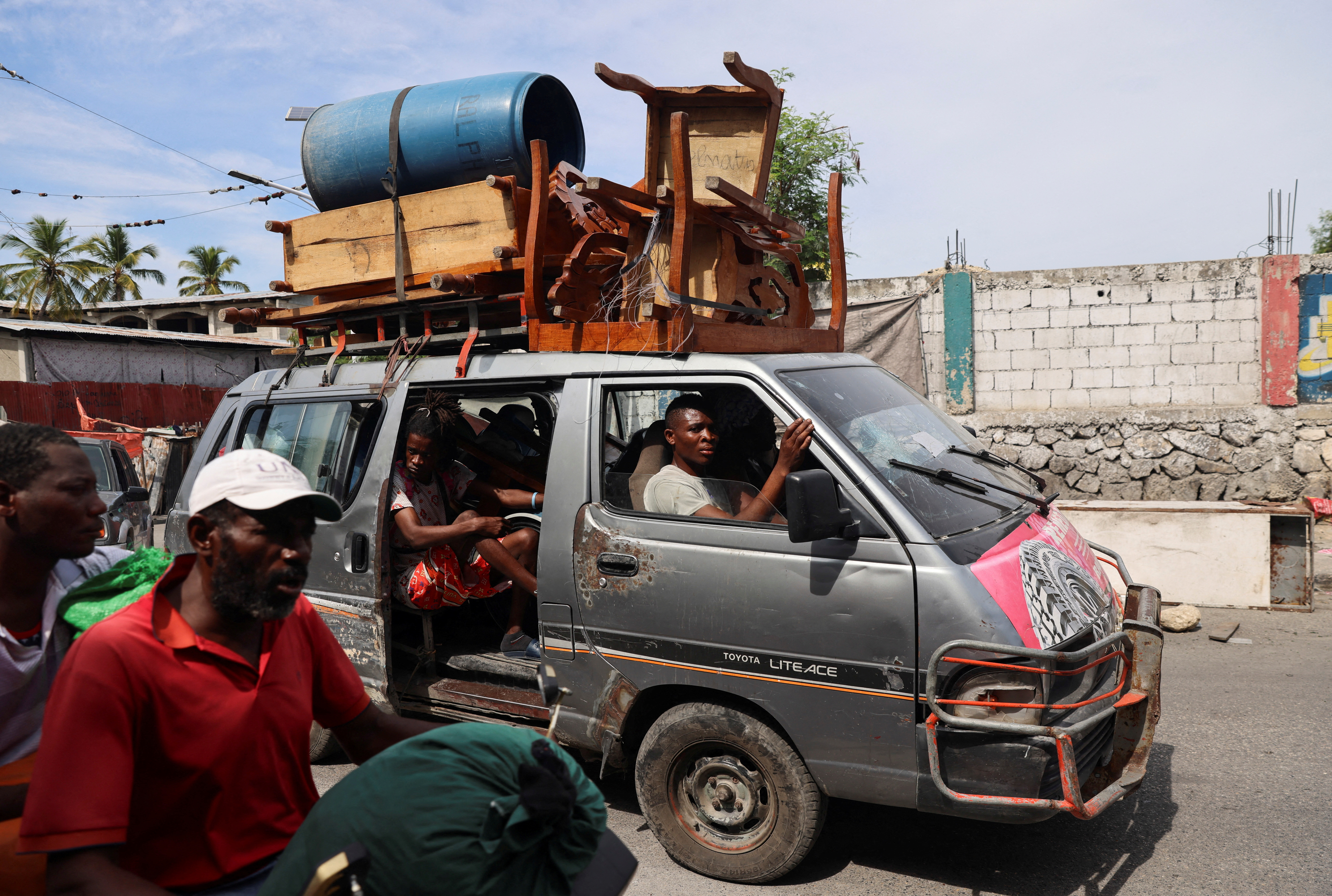 People flee their homes from gang violence, in Port-au-Prince, Haiti October 20, 2024. REUTERS/Ralph Tedy Erol TPX IMAGES OF THE DAY