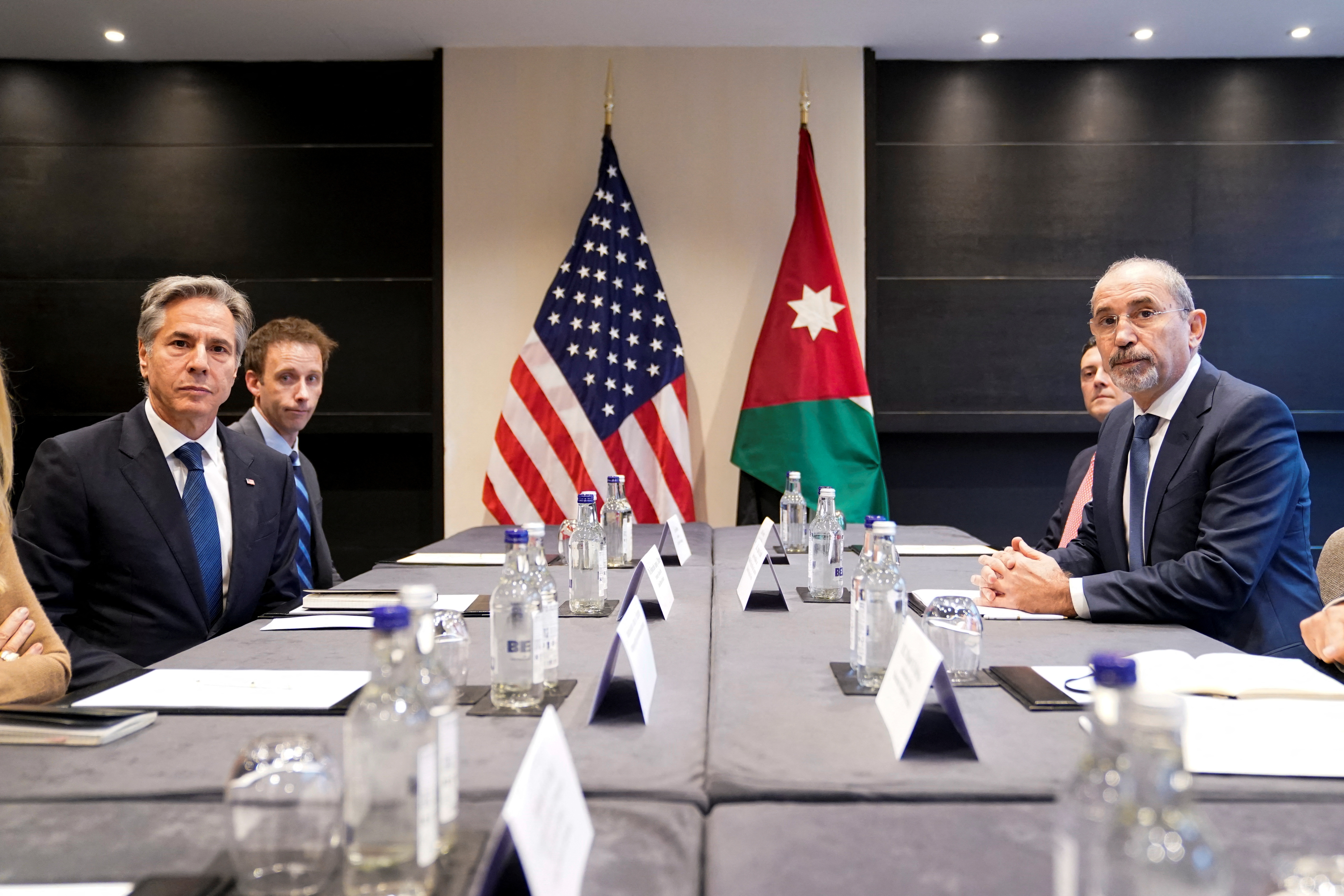 U.S. Secretary of State Antony Blinken meets with Jordanian Foreign Minister Ayman Safadi in London, Britain, October 25, 2024. REUTERS/Nathan Howard/Pool