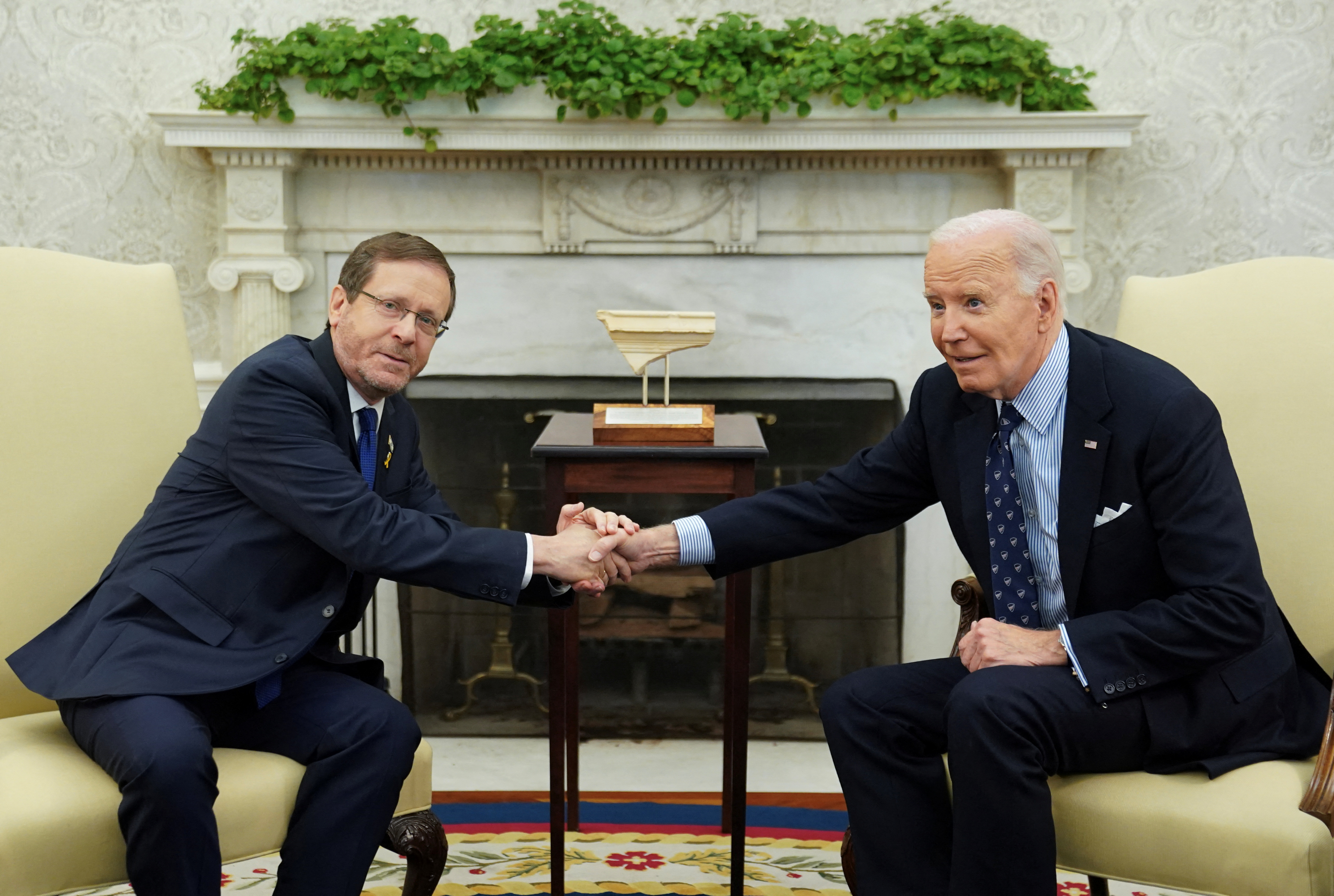 U.S. President Joe Biden meets with Israel President Isaac Herzog in the Oval Office of the White House in Washington, U.S., November 12, 2024. REUTERS/Kevin Lamarque