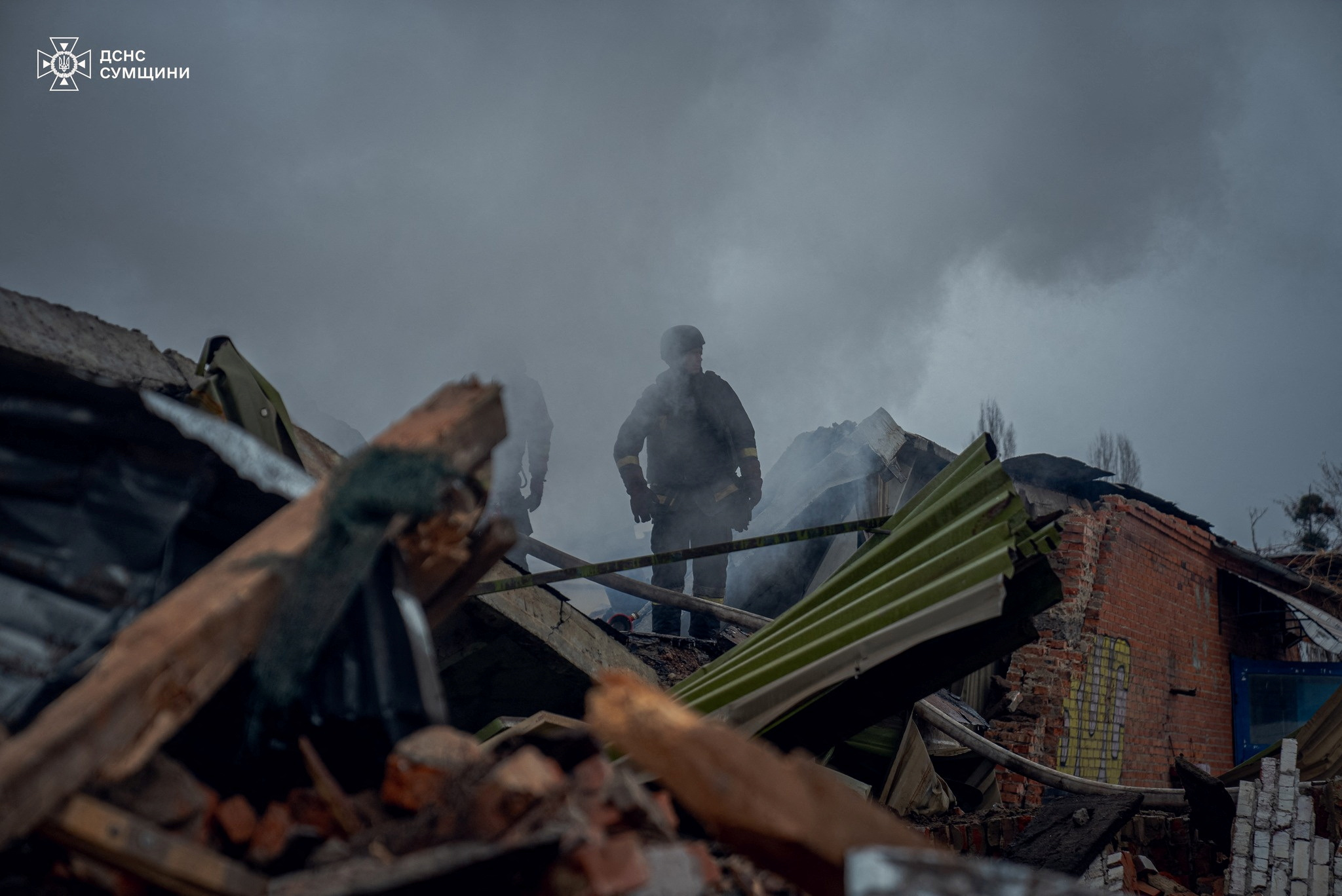 Firefighters work at the site of a Russian military strike, amid Russia's attack on Ukraine, in Sumy, Ukraine November 26, 2024. Press service of the State Emergency Service of Ukraine in Sumy region/Handout via REUTERS ATTENTION EDITORS - THIS IMAGE HAS BEEN SUPPLIED BY A THIRD PARTY. DO NOT OBSCURE LOGO.