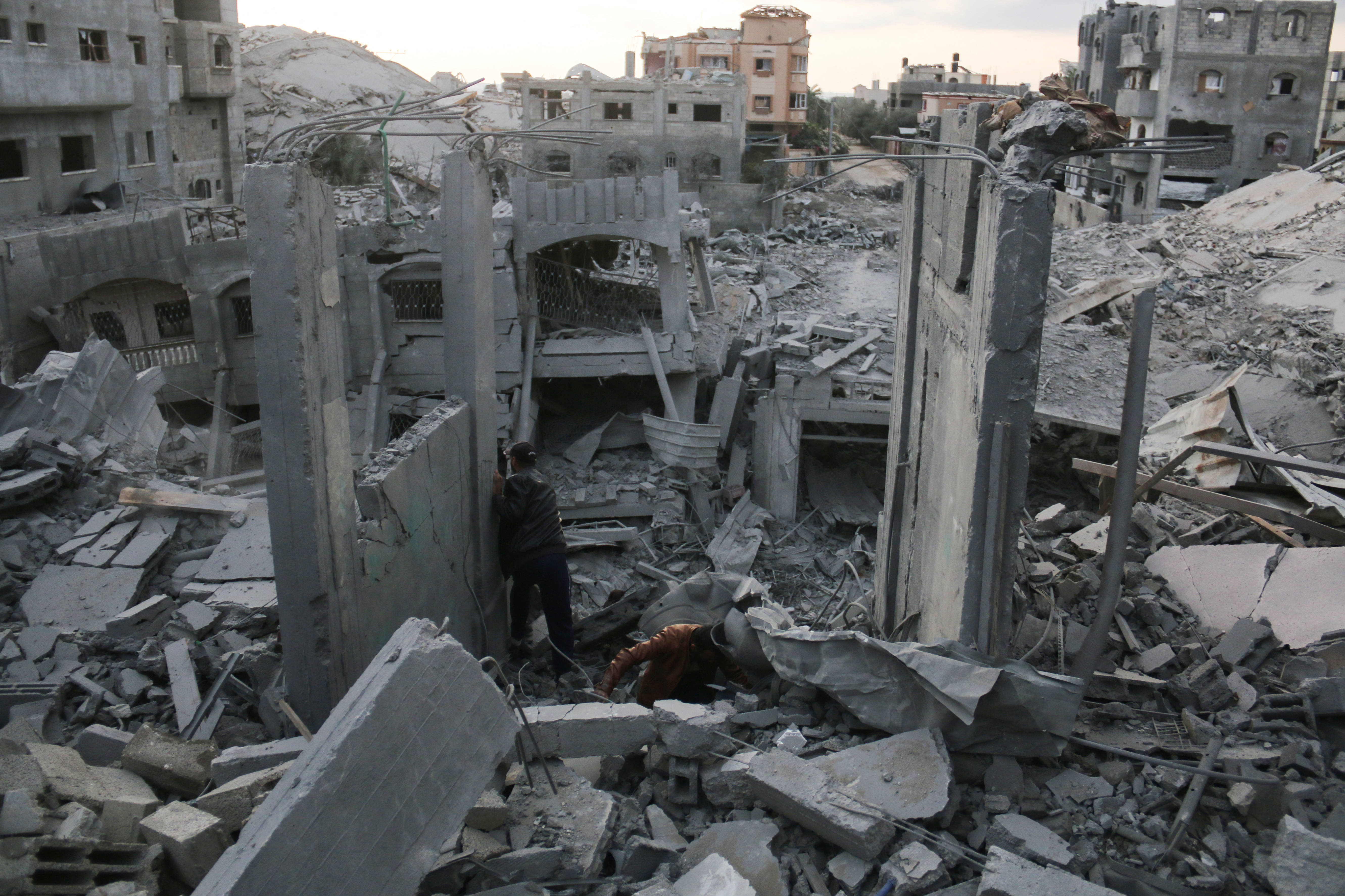 The Palestinian news agency Wafa reports that Israeli shelling of central Gaza’s Deir el-Balah, Nuseirat refugee camp and the az-Zawayda area also left dozens wounded from the Israeli attacks on Thursday night and into Friday morning. Most of those killed were women and children, Wafa said, as medical sources confirmed that 47 bodies were taken to Al-Aqsa Martyrs Hospital in Deir el-Balah following the Israeli attacks. The majority of the victims were killed in the bombing of several houses in the Nuseirat area. The same houses were hit a second time when people rushed to rescue those who survived the first strike, leading to more casualties among the rescuers, Wafa reports. Search continues for people missing beneath the rubble, the news agency said.