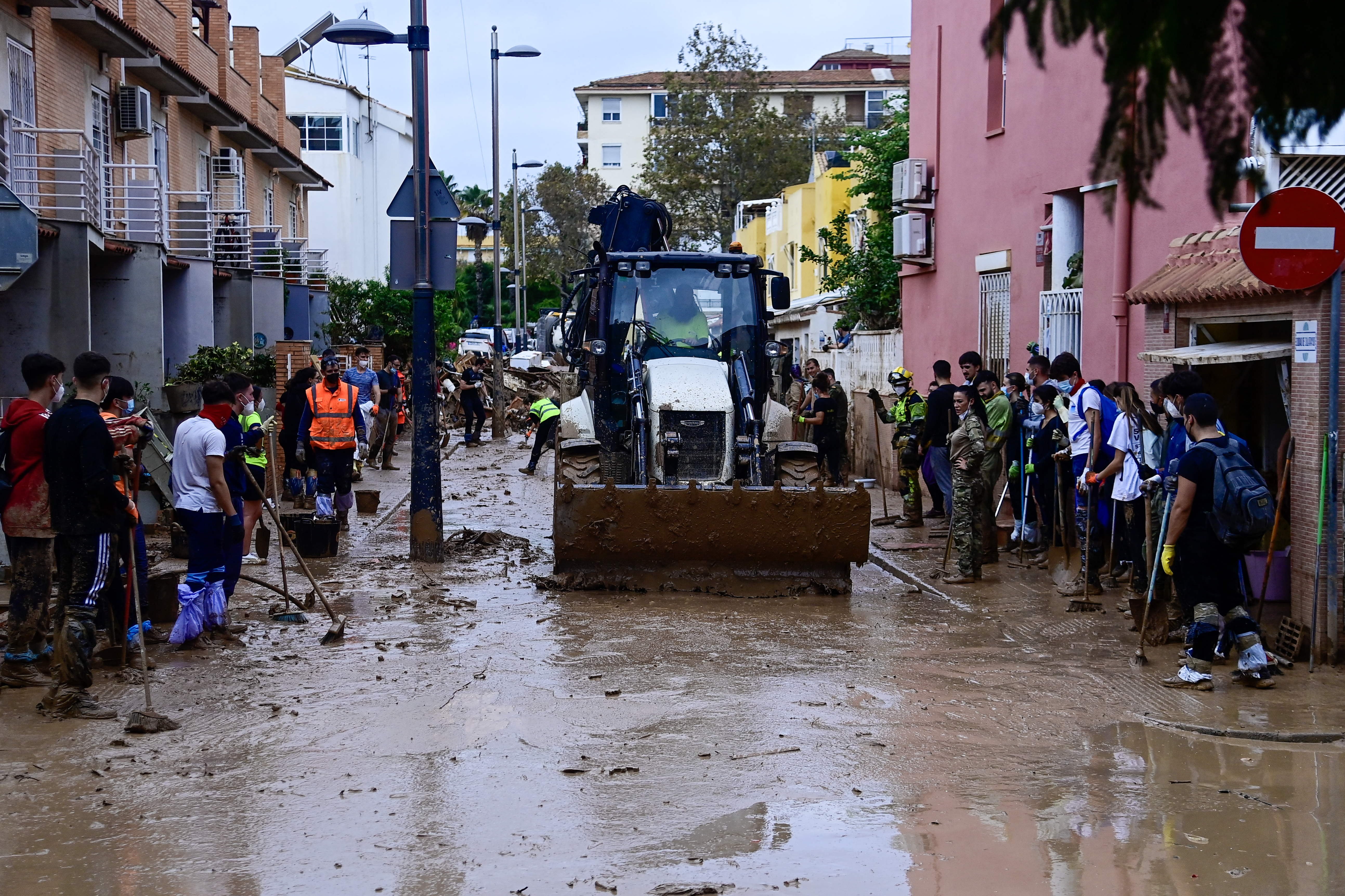 Heavy rains in Barcelona disrupt rail service as troops search for more flood victims in Valencia