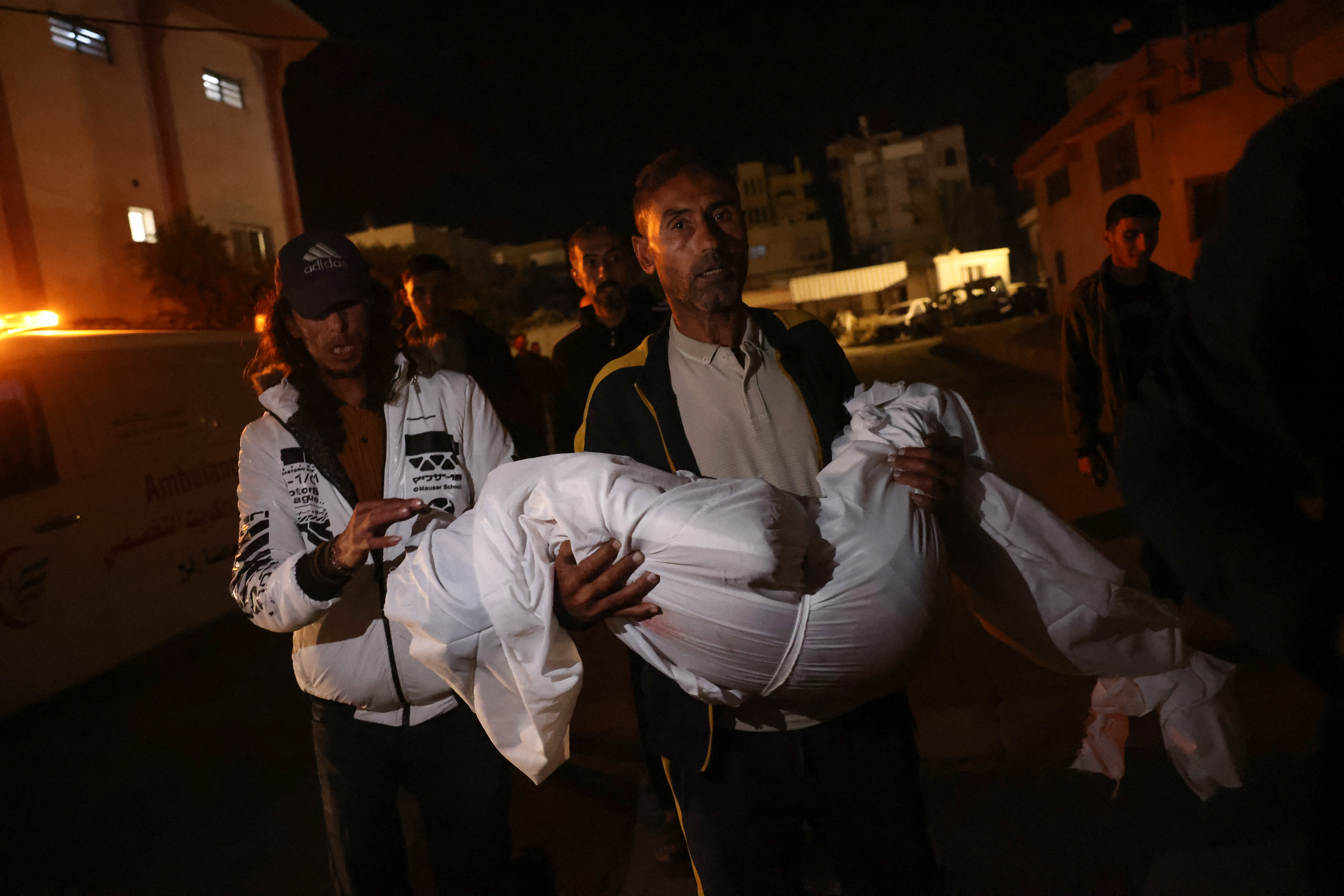 EDITORS NOTE: Graphic content / A Palestinian man carries the body of a youth killed in an Israeli strike on the Mawassi Cafeteria in the southern Gaza Strip upon as Red Crescent ambulances brought the victim to the Nasser hospital in Khan Yunis on November 11, 2024, amid the ongoing war between Israel and the Palestinian Hamas militant group. (Photo by BASHAR TALEB / AFP)