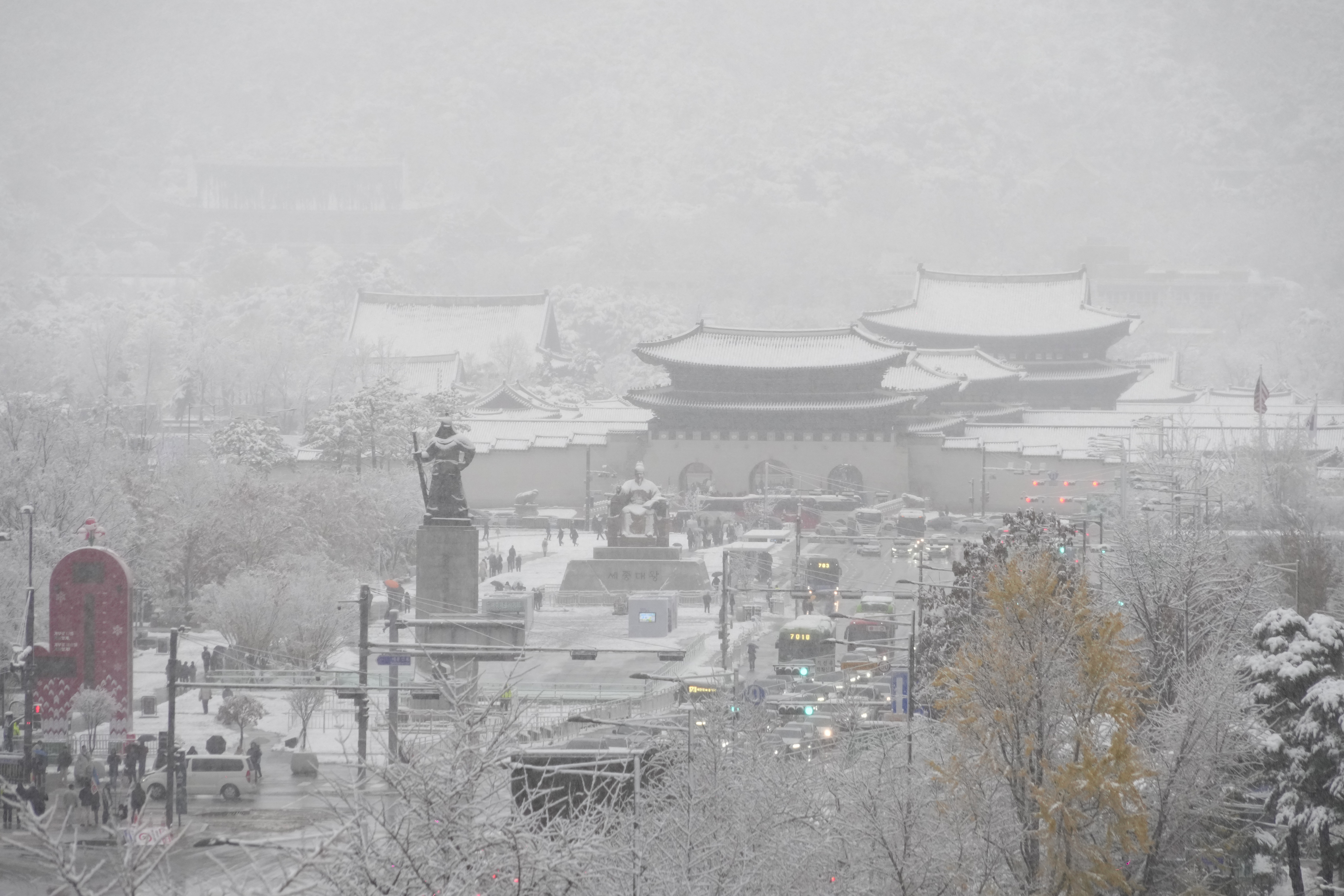 South Korean capital hit by record November snowfall