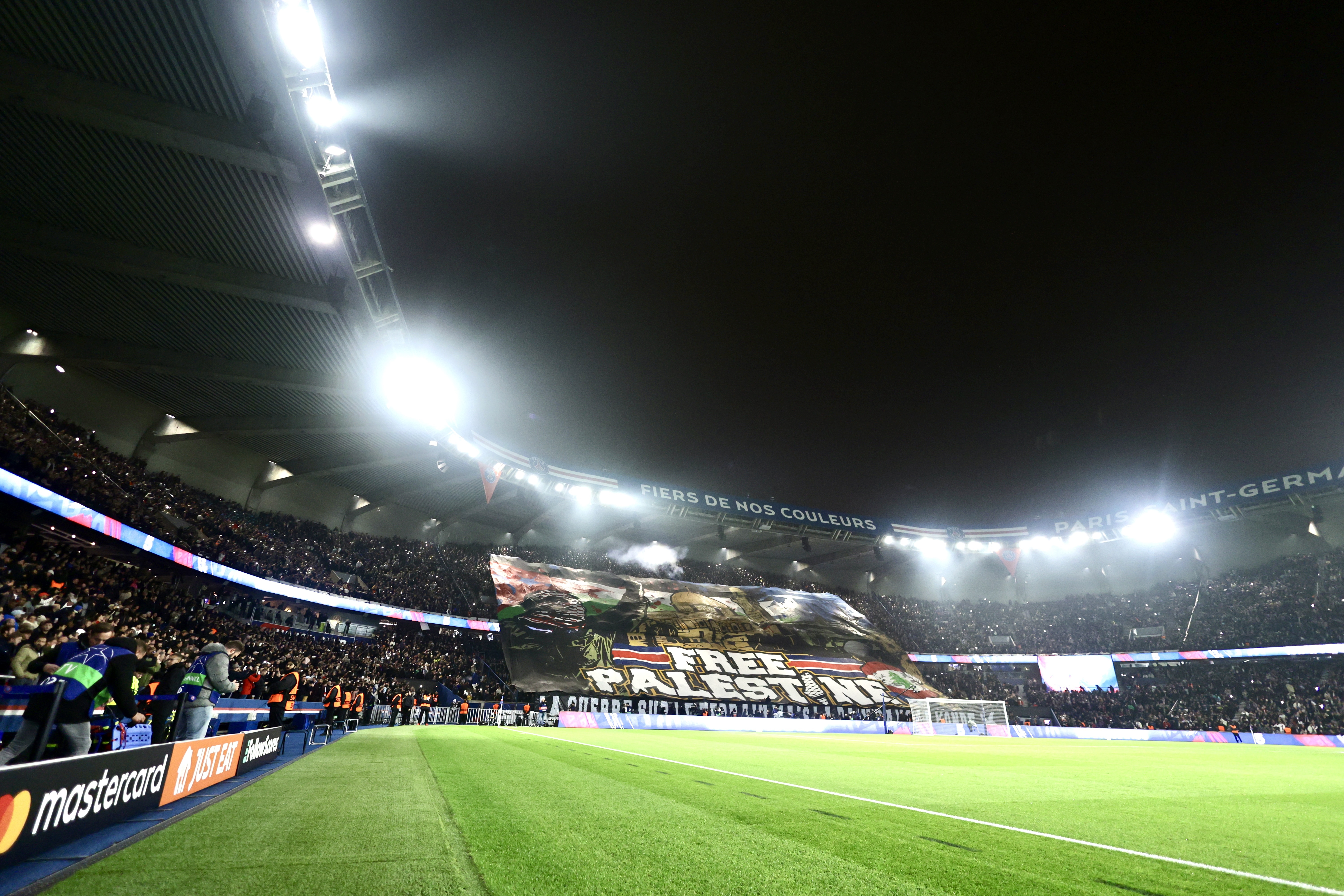 'Free Palestine' tifo.