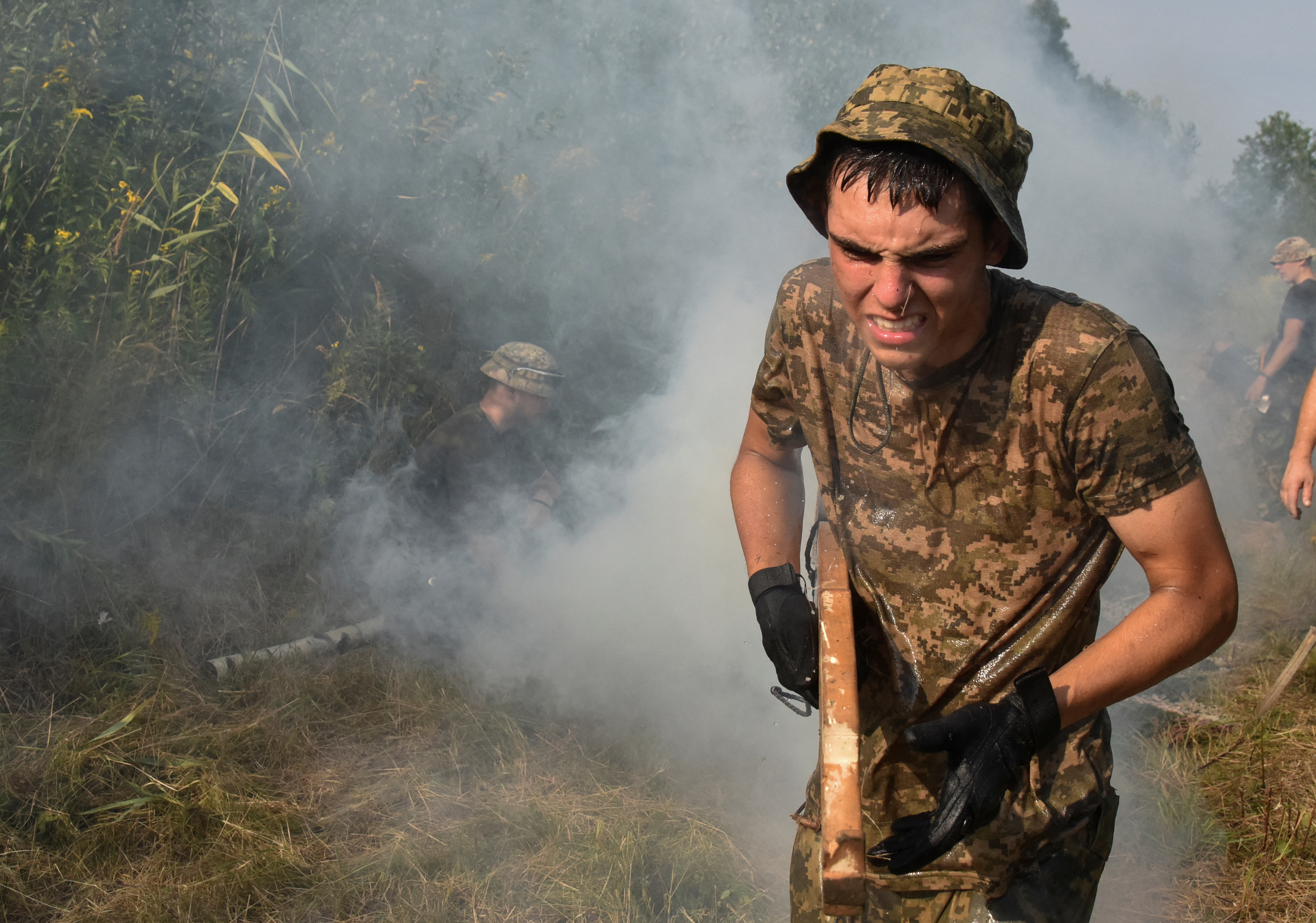 A young man attends a military training conducted by volunteers of the Ukrainian Armed Forces, amid Russia's attack on Ukraine, in Lviv region, Ukraine August 18, 2023. REUTERS/Pavlo Palamarchuk