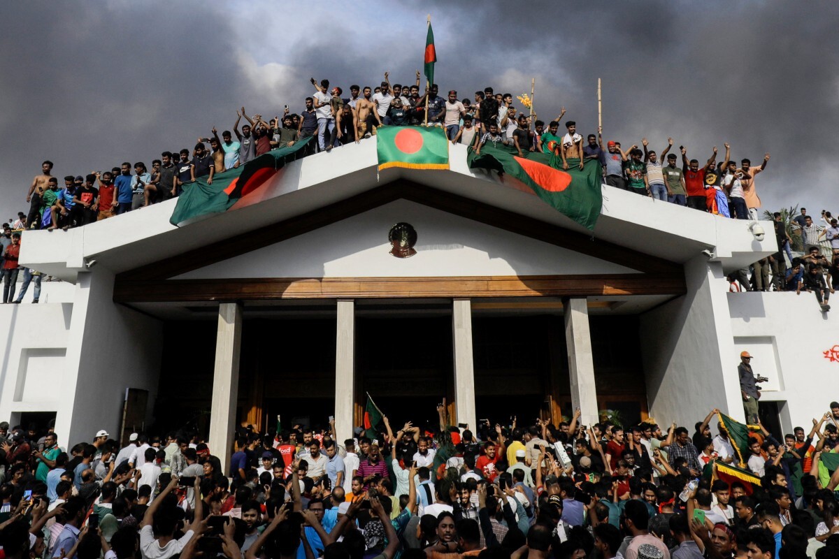 Antigovernment protesters storm Sheikh Hasina's residence in Dhaka on August 5, 2024