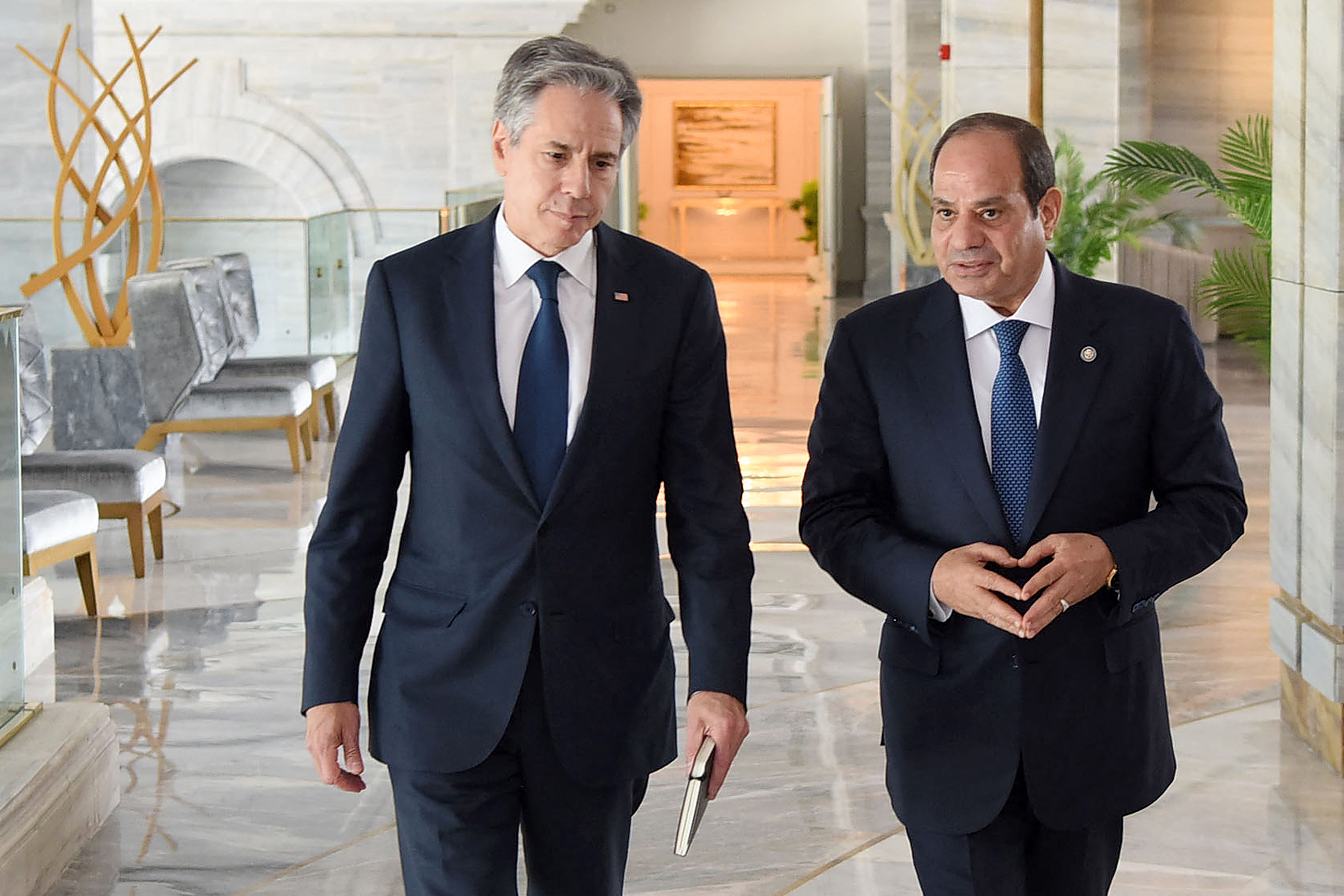 Egypt's President Abdel Fattah al-Sisi (R) meeting with US Secretary of State Antony Blinken