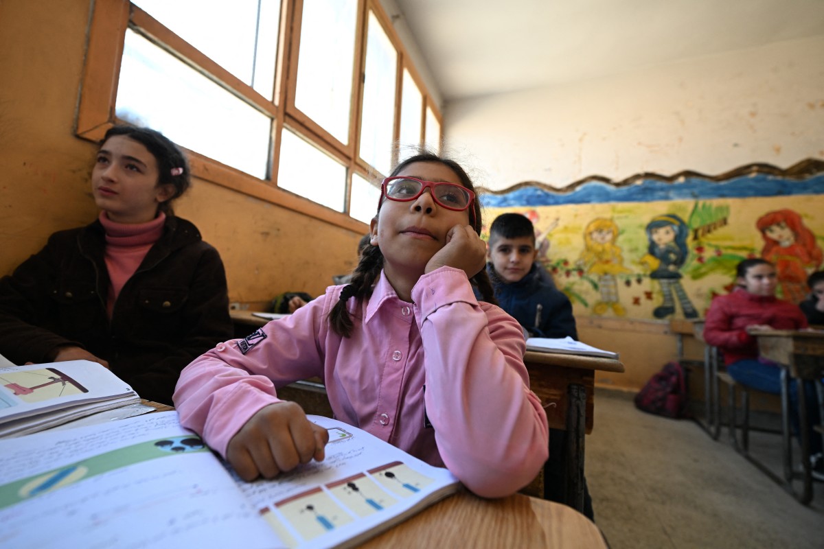 Syrian schoolchildren attend class at a school in the capital Damascus' Dweilaa neighbourhood on December 15, 2024. - Islamist-led rebels took Damascus in a lightning offensive on December 8, ousting president Bashar al-Assad and ending five decades of Baath rule in Syria. (Photo by LOUAI BESHARA / AFP)