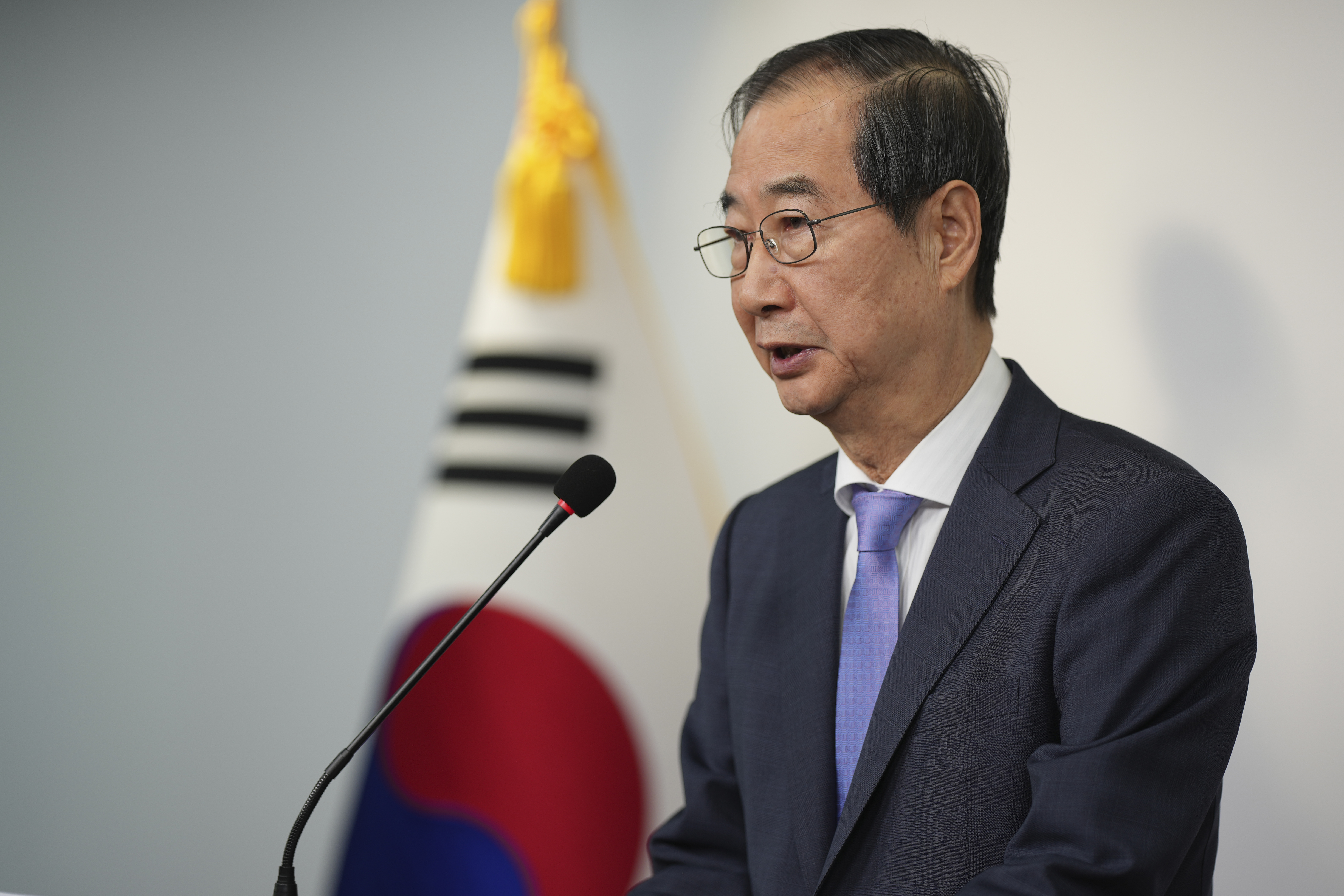 South Korean Prime Minister Han Duck-soo speaks during the joint statements in Seoul, South Korea