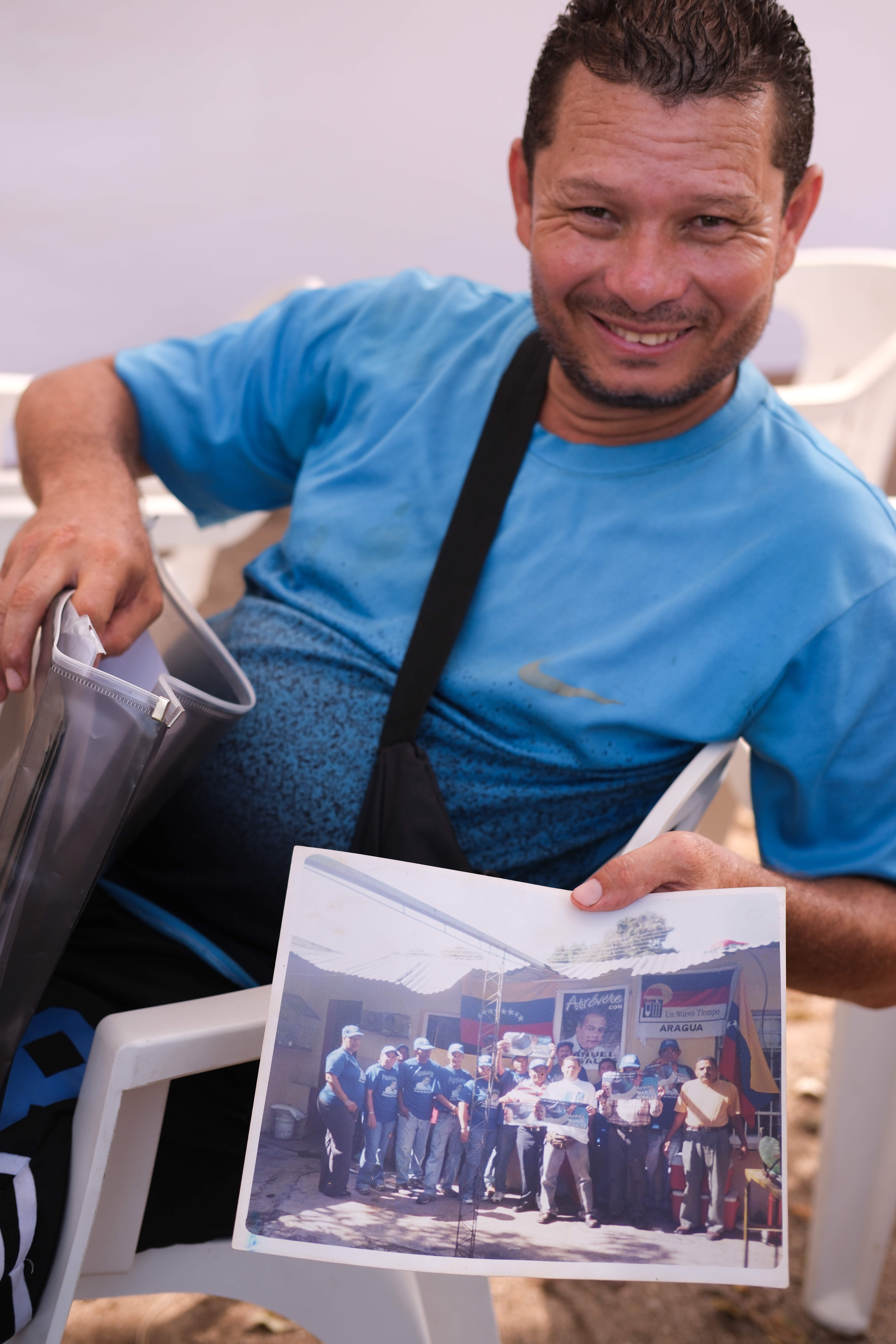 Omar Ramirez shows off a photograph from his native Venezuela