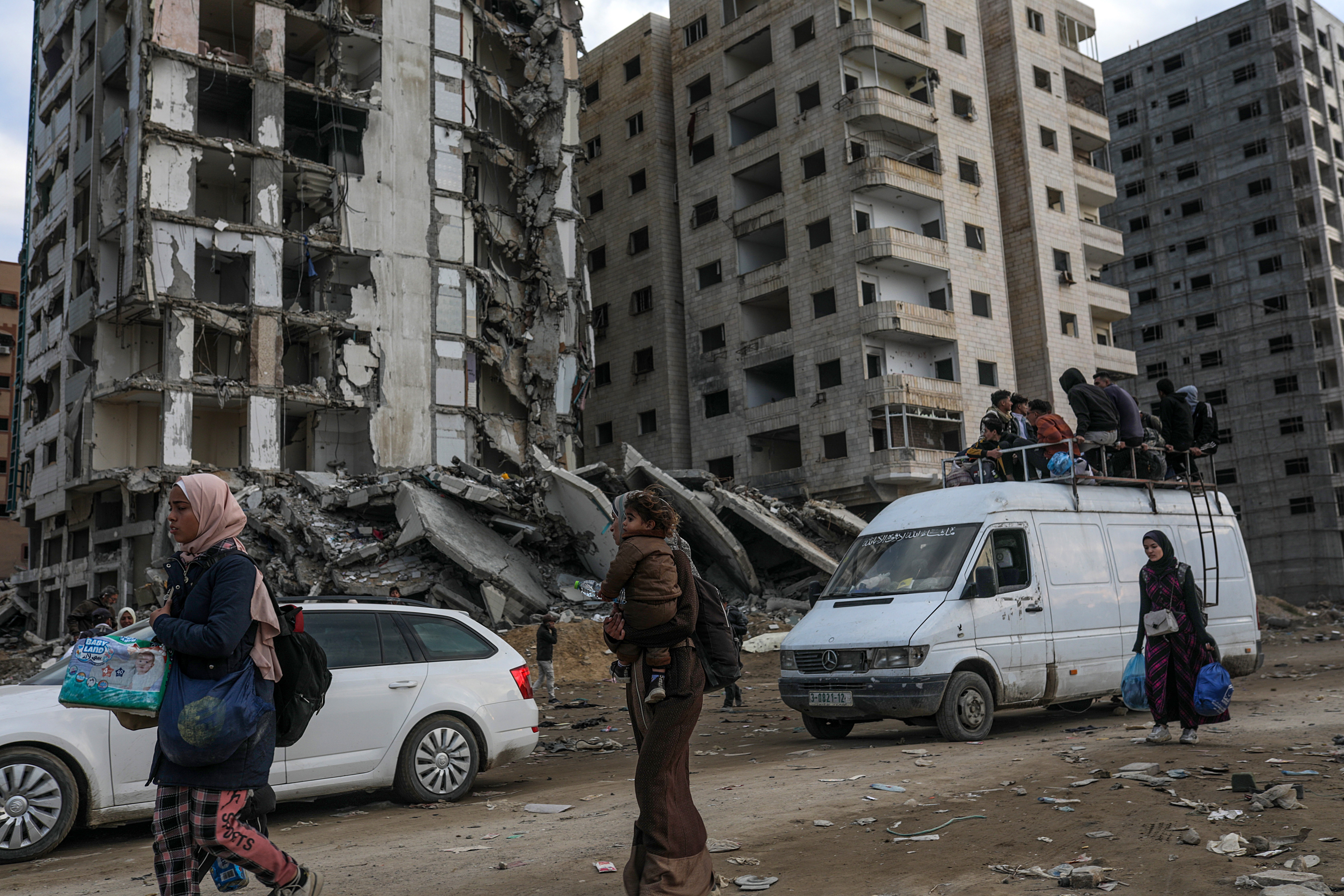 Bittersweet homecoming for Gazans returning to north