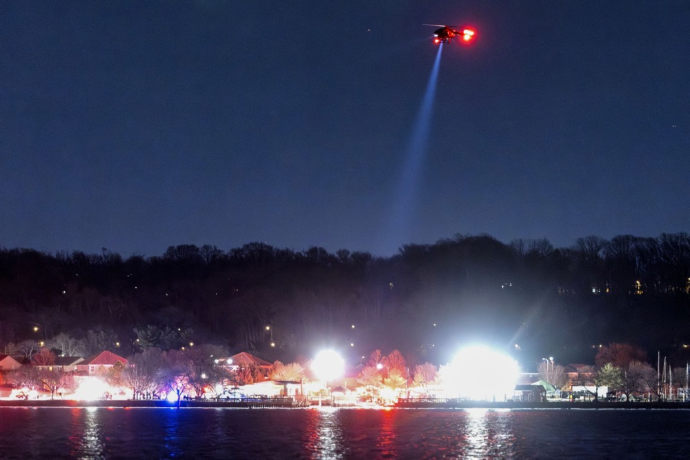 epa11862665 Rescue teams search the Potomac River after a commercial airplane reportedly collided with a military helicopter on approach to Ronald Reagan National Airport in Washington, DC, USA, 29 January 2025. According to a preliminary statement from the United States Federal Aviation Administration (FAA), a PSA Airlines Bombardier CRJ700 regional jet that departed earlier today from Wichita, Kansas collided in midair with a Sikorsky H-60 helicopter while on approach to Reagan Washington National Airport. EPA-EFE/JIM LO SCALZO