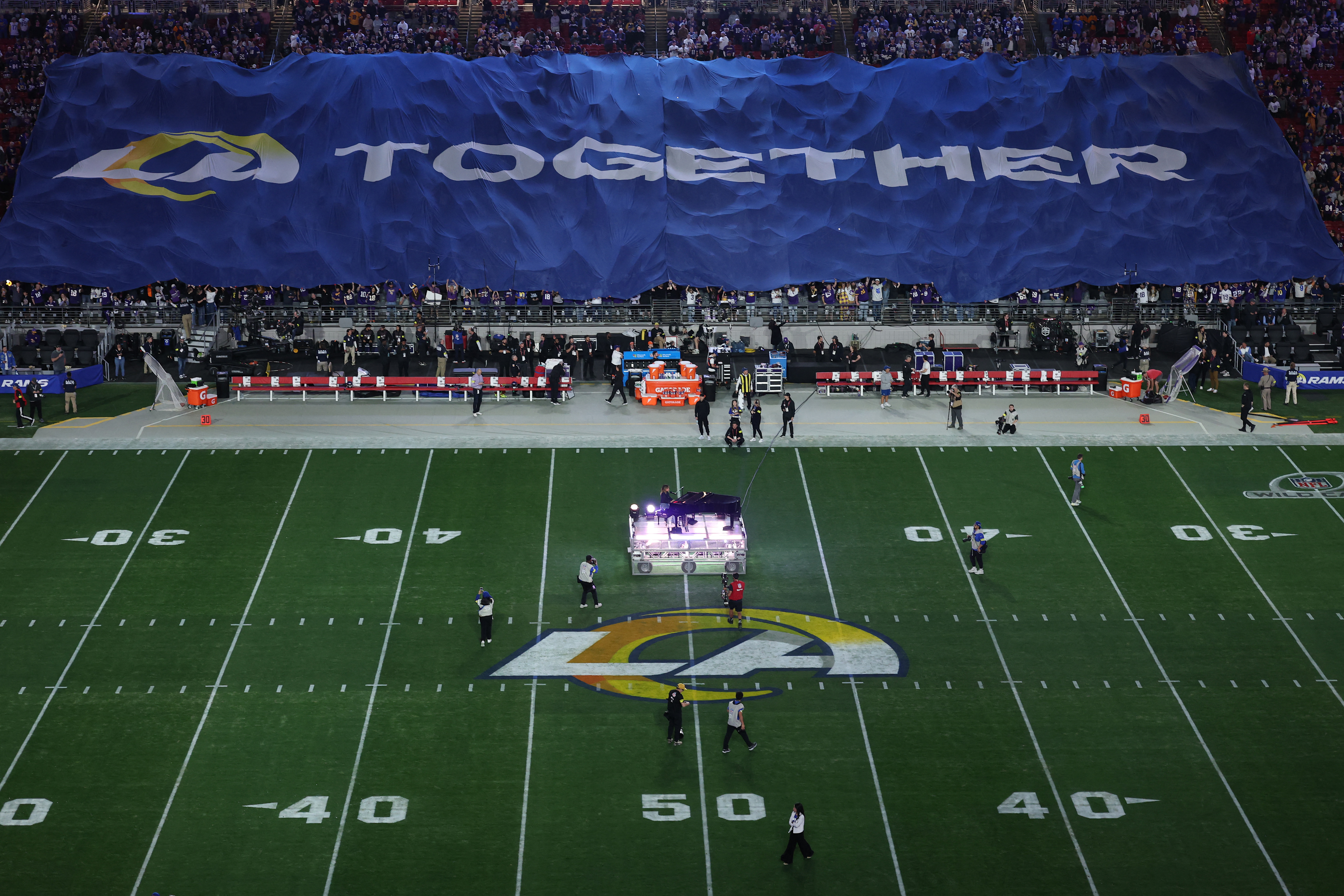 GLENDALE, ARIZONA - JANUARY 13: Rachel Platten performs prior to the NFC Wild Card Playoff game between the Los Angeles Rams and the Minnesota Vikings at State Farm Stadium on January 13, 2025 in Glendale, Arizona. Christian Petersen/Getty Images/AFP (Photo by Christian Petersen / GETTY IMAGES NORTH AMERICA / Getty Images via AFP)