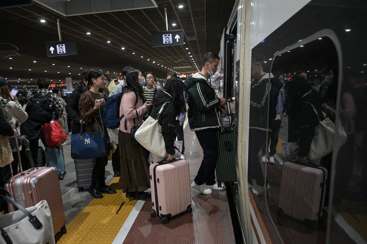 China travel peaks as millions head home for Lunar New Year