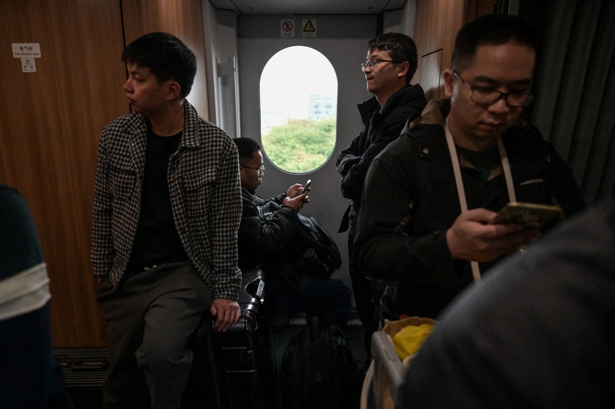 China travel peaks as millions head home for Lunar New Year