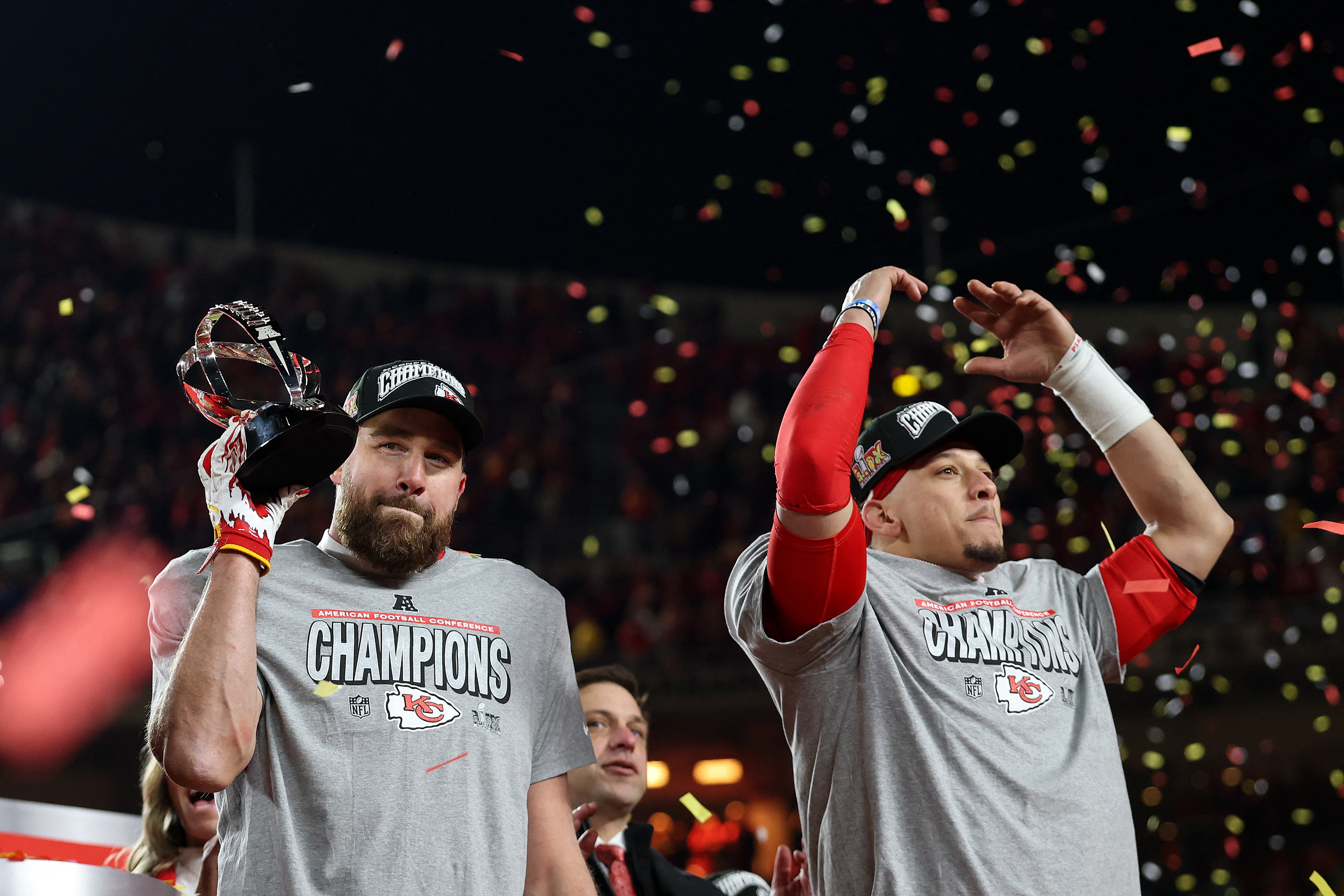 KANSAS CITY, MISSOURI - JANUARY 26: (L-R) Travis Kelce #87 of the Kansas City Chiefs raises the Lamar Hunt Trophy as he celebrates with Patrick Mahomes #15 after defeating the Buffalo Bills 32-29 in the AFC Championship Game at GEHA Field at Arrowhead Stadium on January 26, 2025 in Kansas City, Missouri. Jamie Squire/Getty Images/AFP (Photo by JAMIE SQUIRE / GETTY IMAGES NORTH AMERICA / Getty Images via AFP)
