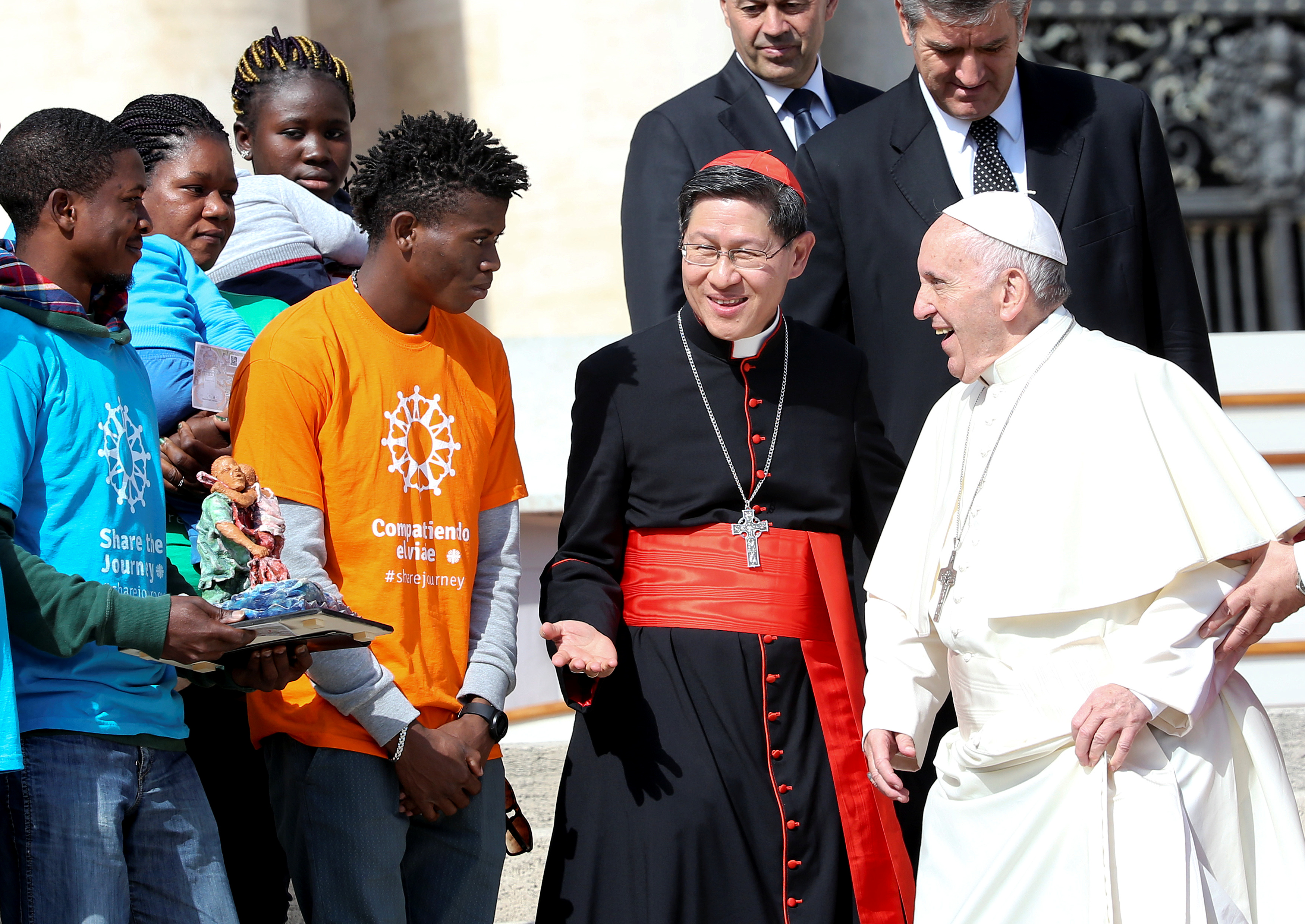 Pope Francis meets Cardinal Luis Antonio Tagle (C) and a group of migrants during the Wednesday general audience in Saint Peter's Square at the Vatican, September 27, 2017. REUTERS/Alessandro Bianchi