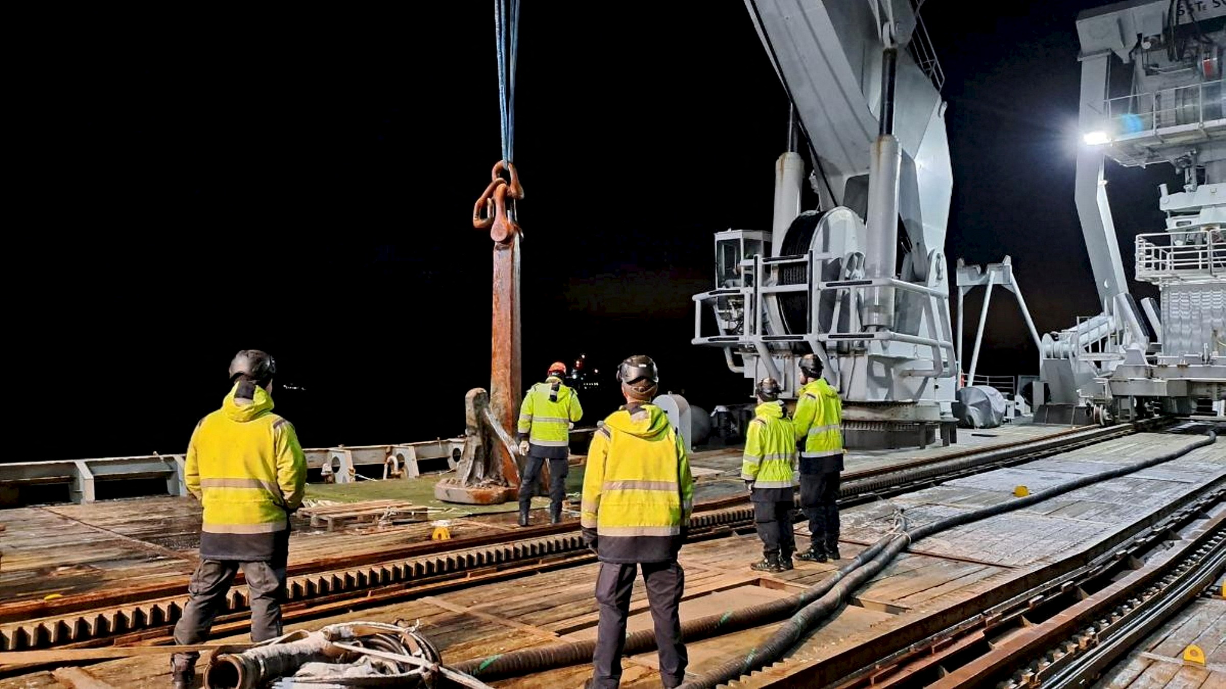 A crew works near the presumed anchor of the Eagle S tanker, on the deck of HMS Belos, off Porkkalanniemi