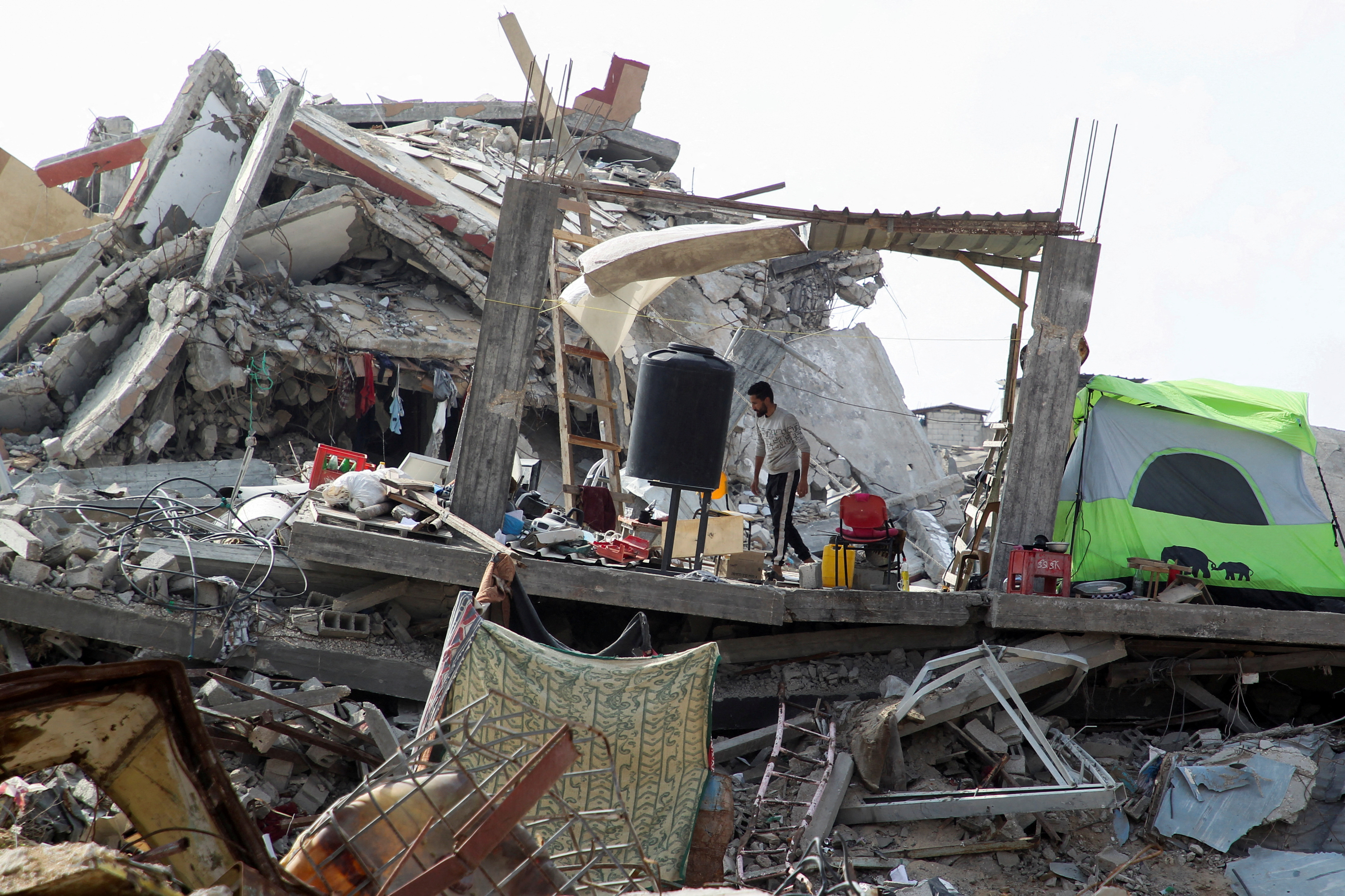 Israeli bombardment leaves Gaza neighborhoods in rubble-strewn wastelands