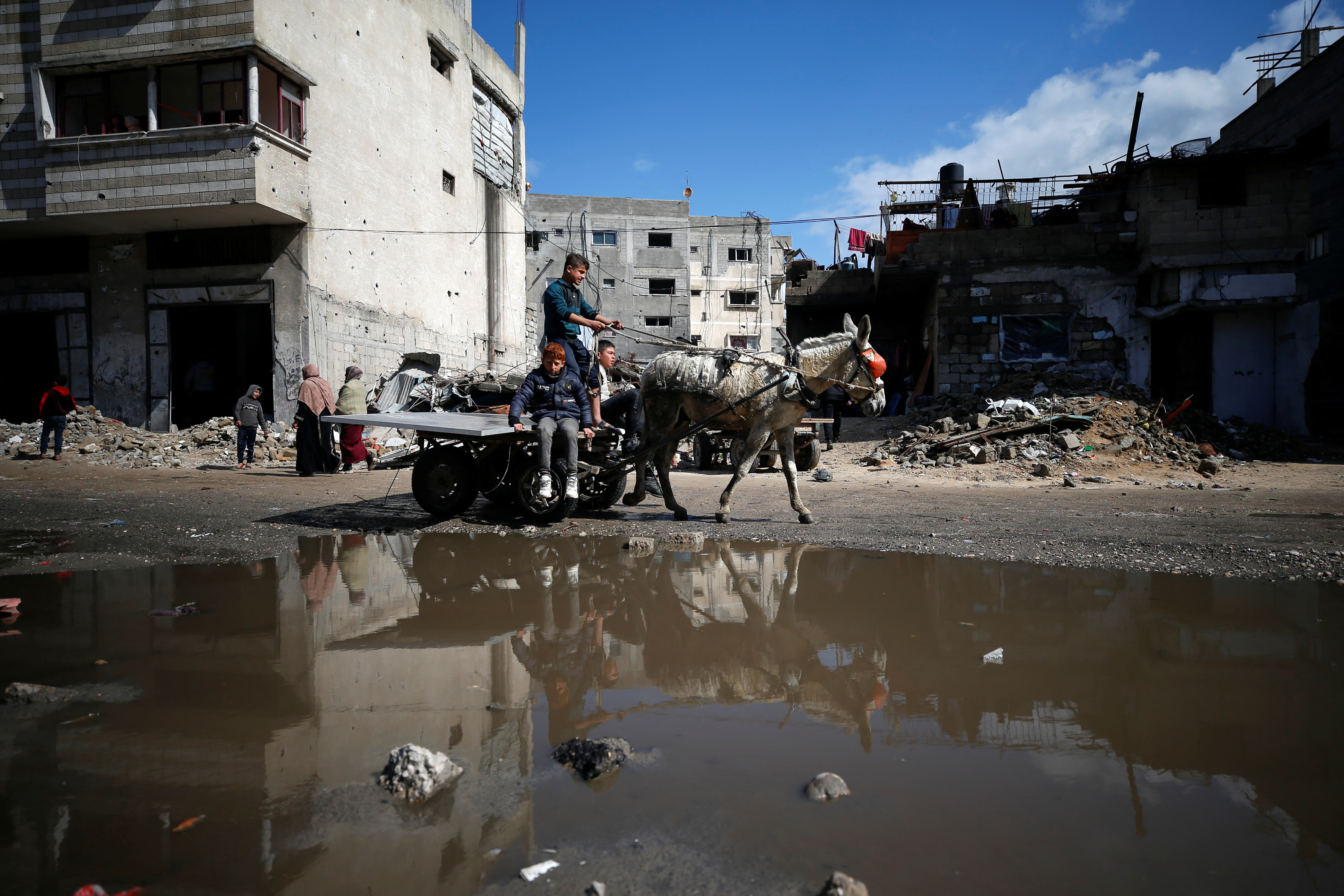 Displaced Palestinians endure life amidst destruction in Gaza