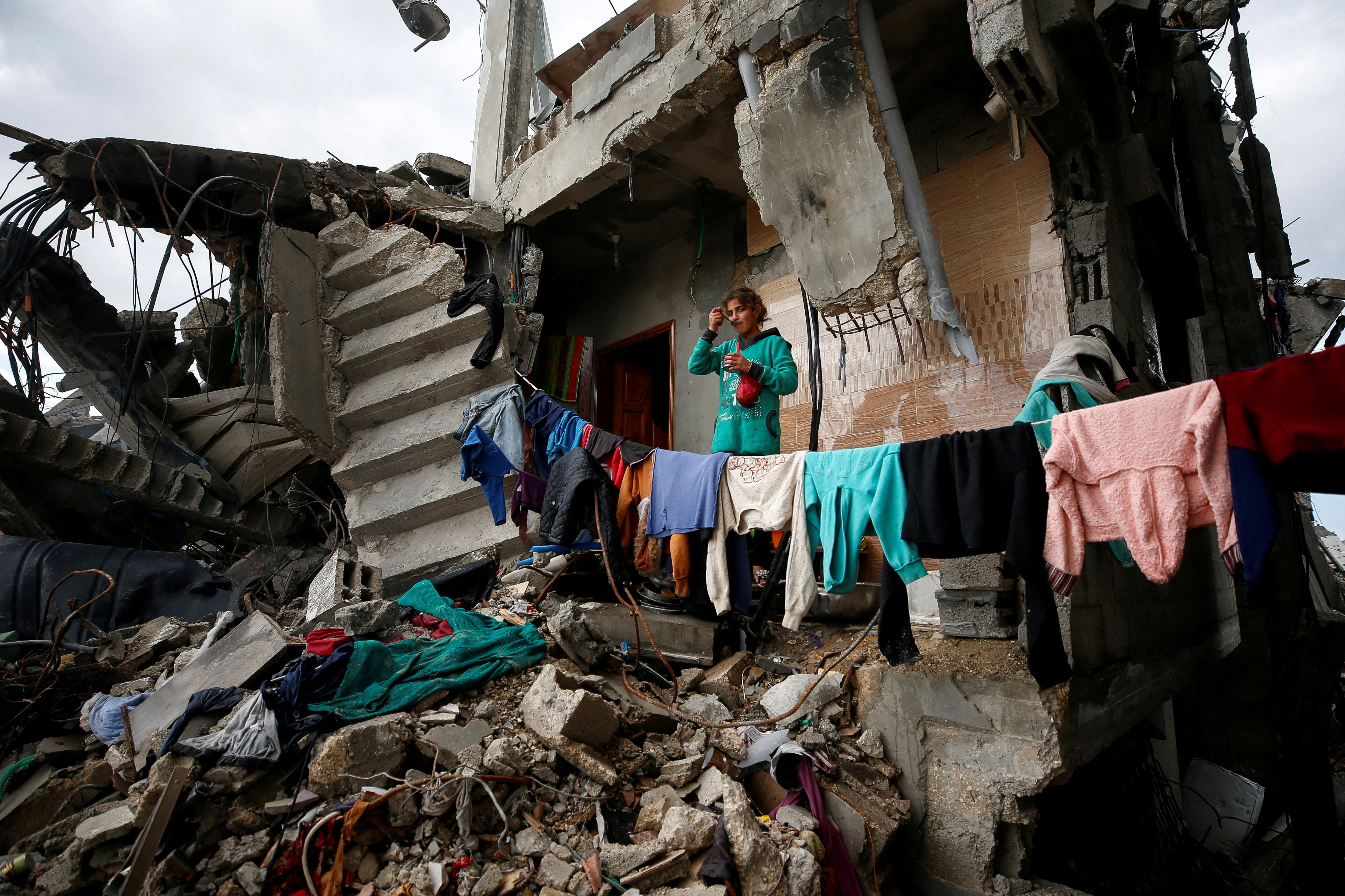 Displaced Palestinians endure life amidst destruction in Gaza