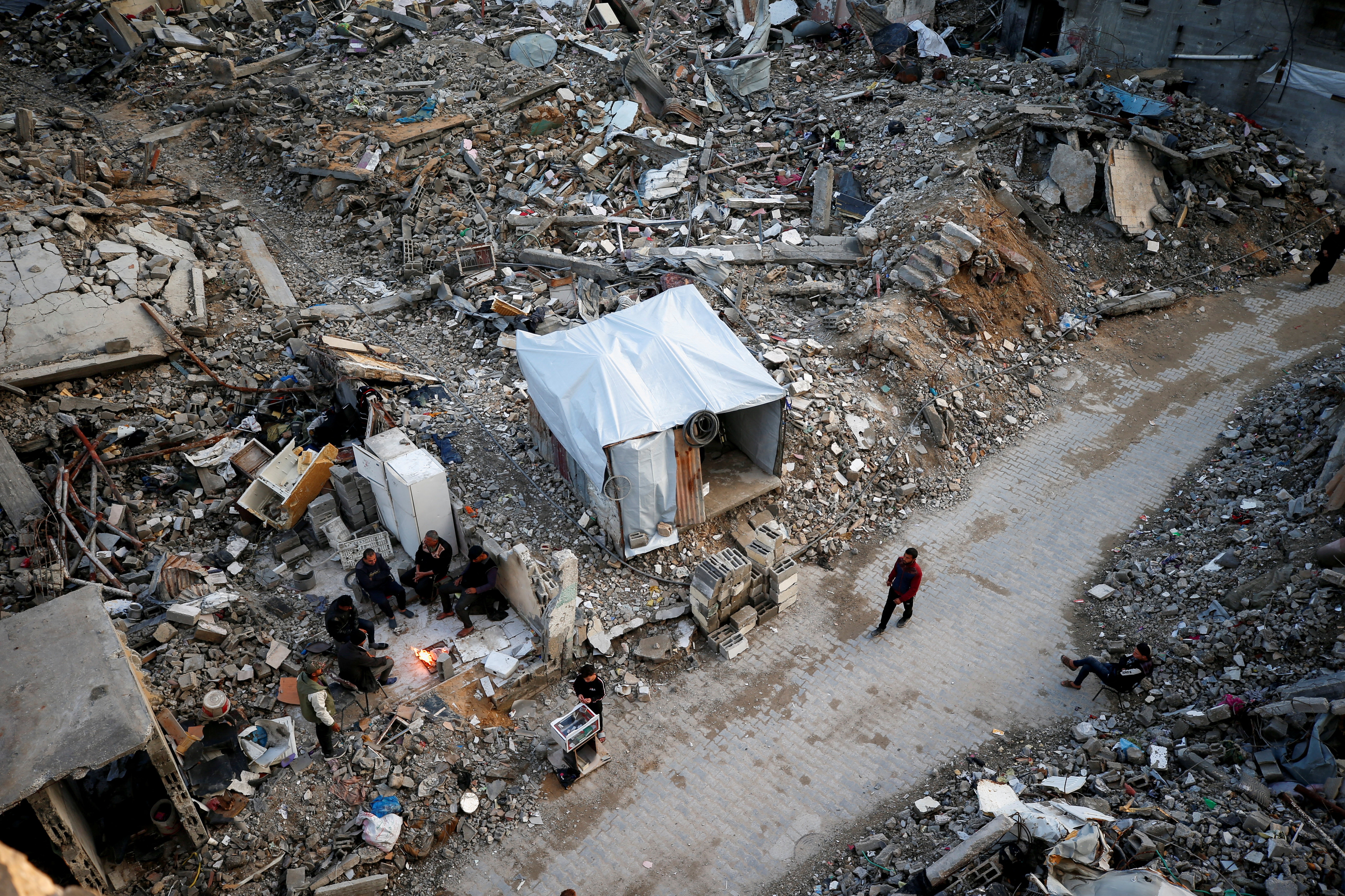 Displaced Palestinians endure life amidst destruction in Gaza
