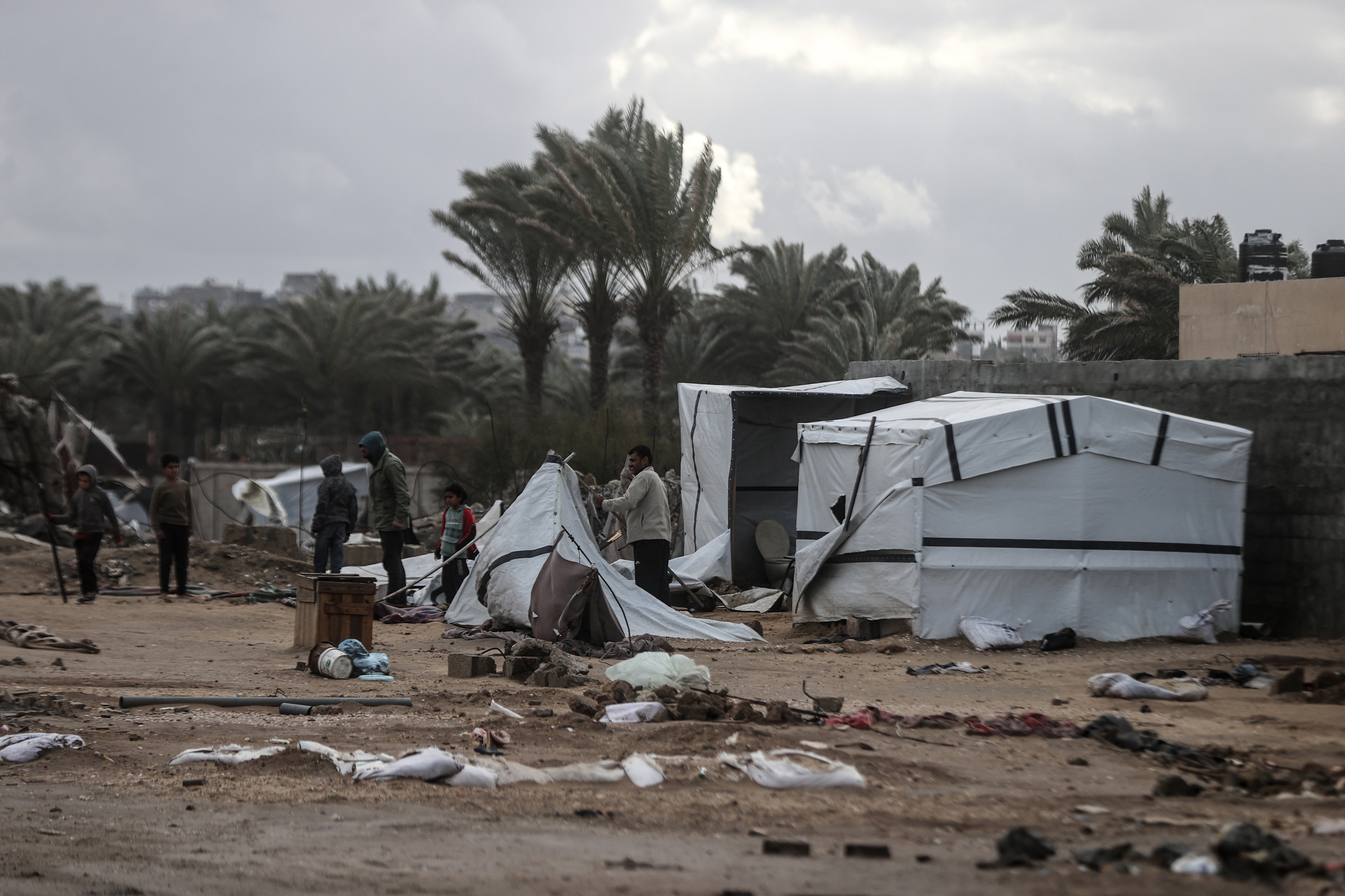 Cold weather conditions negatively affect Palestinians staying in tents