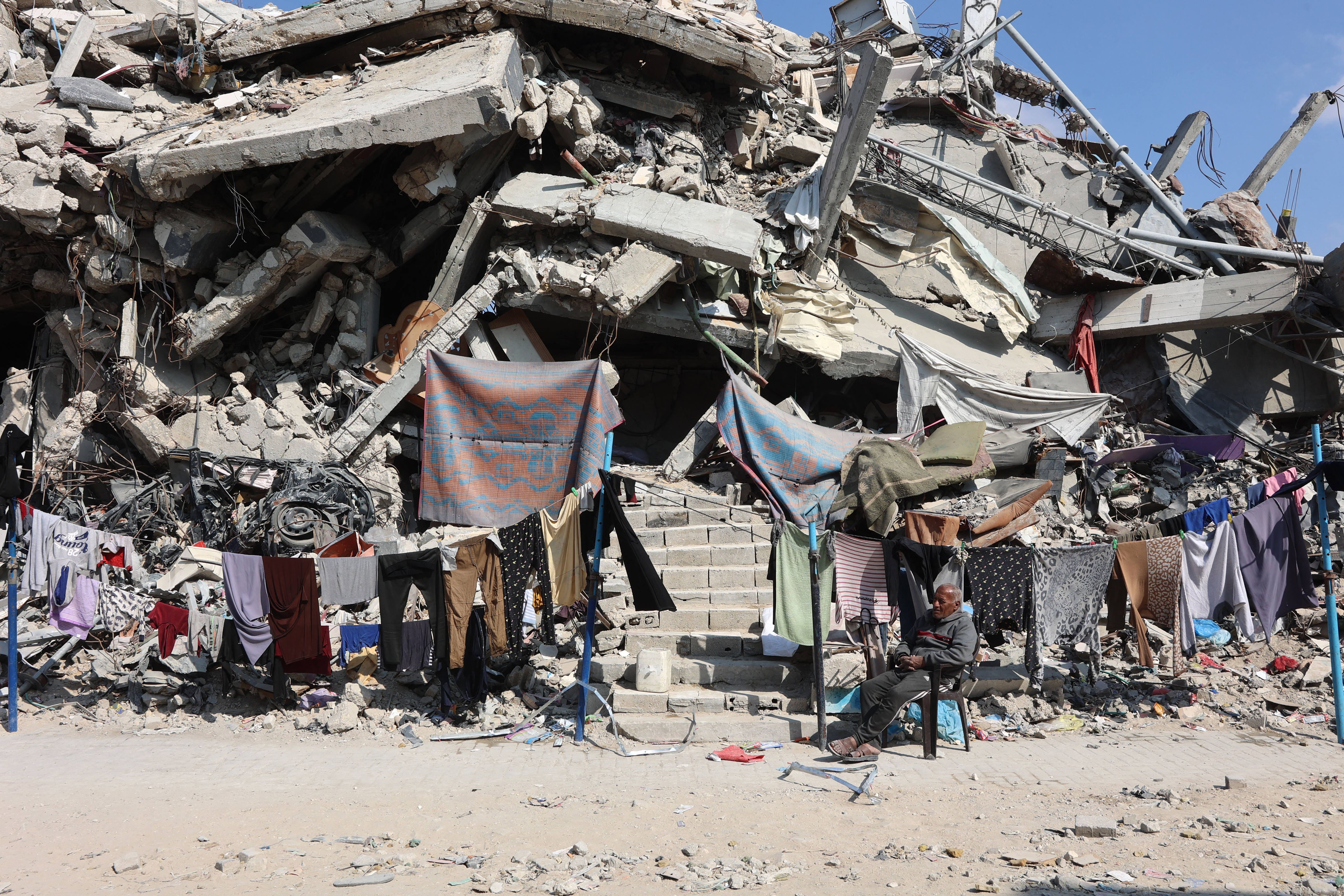 Israeli bombardment leaves Gaza neighborhoods in rubble-strewn wastelands