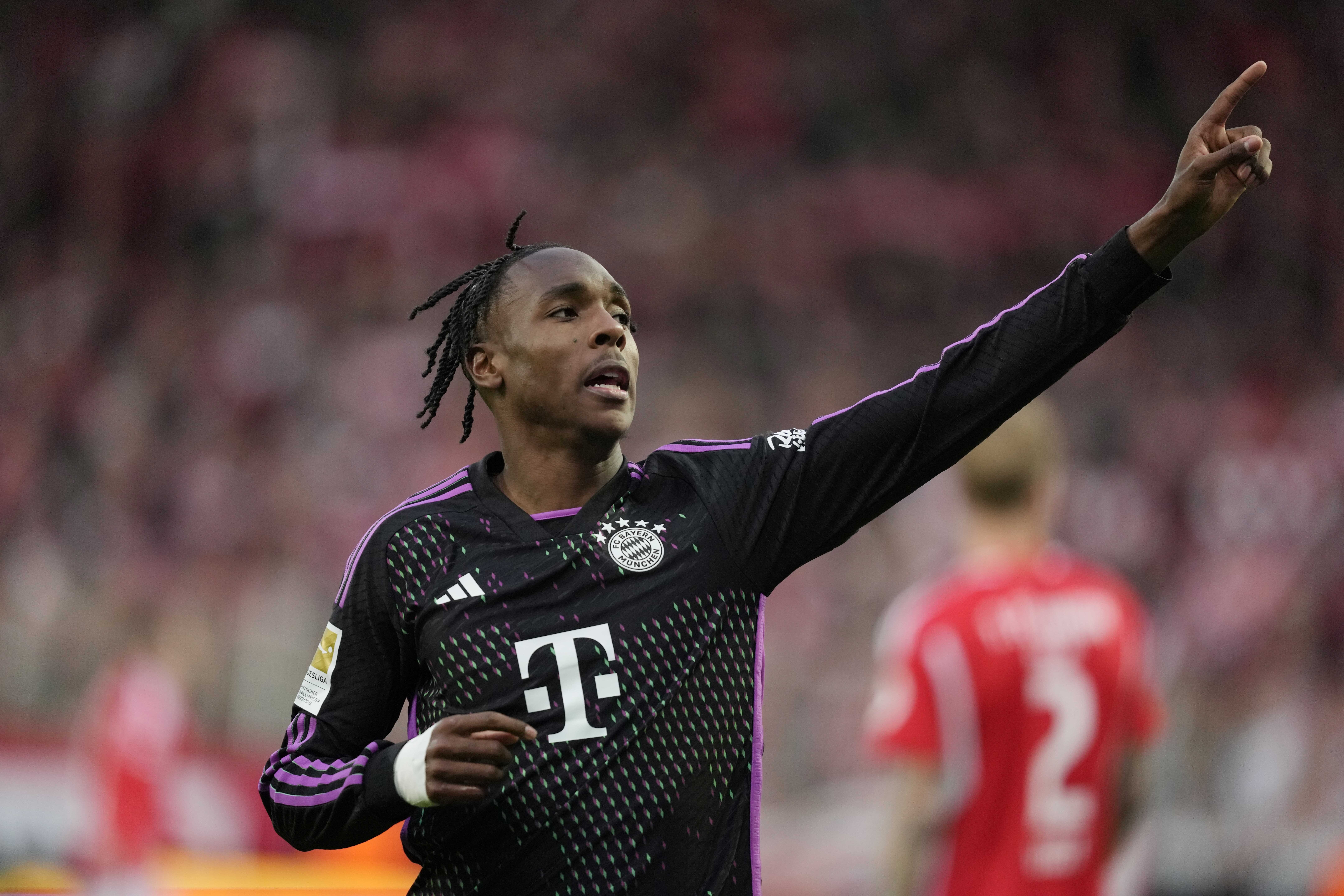 Mathys Tel in action.