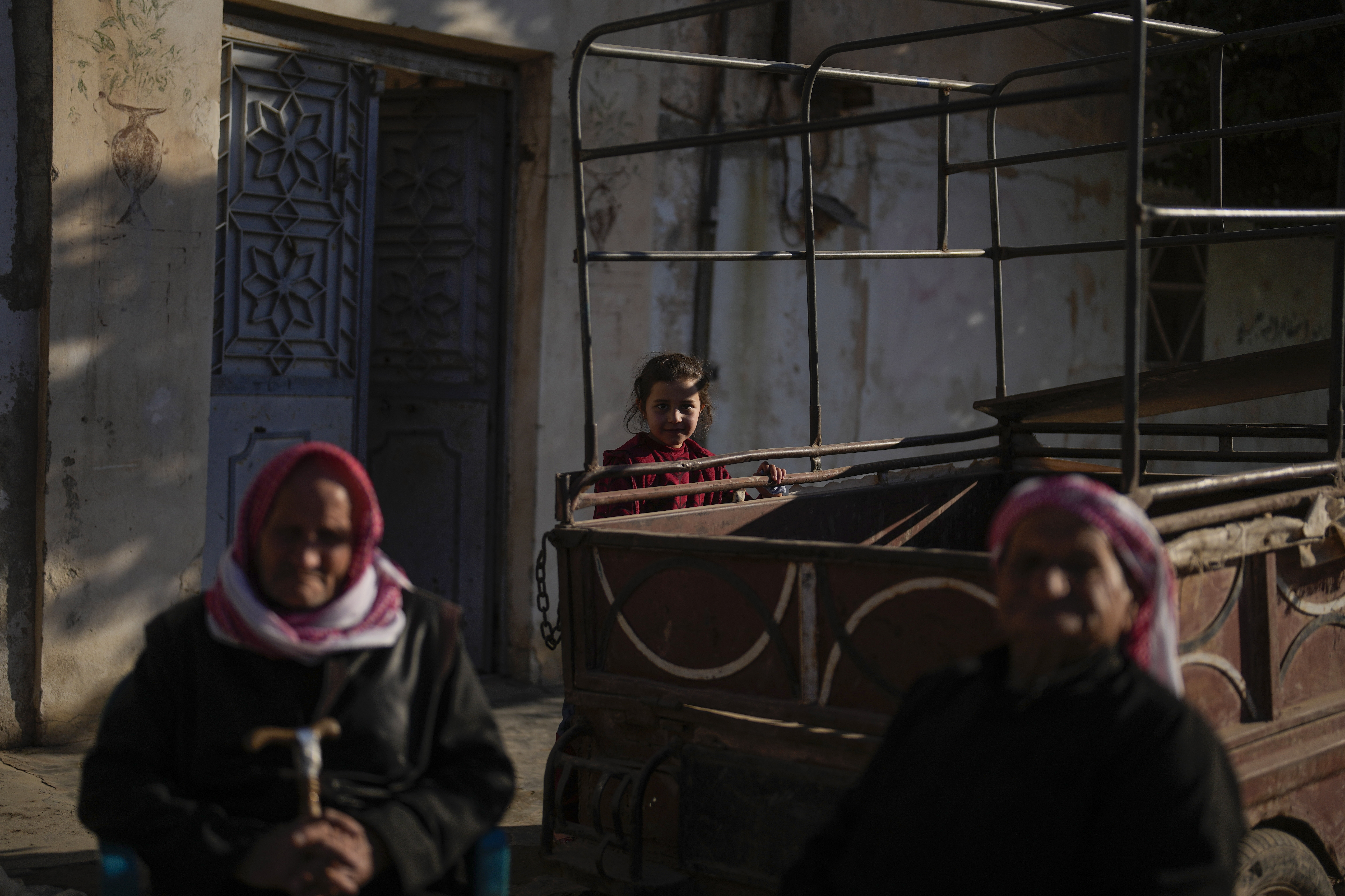 Syrians returning to the town of Tel Rifaat find homes in ruins and underground tunnels
