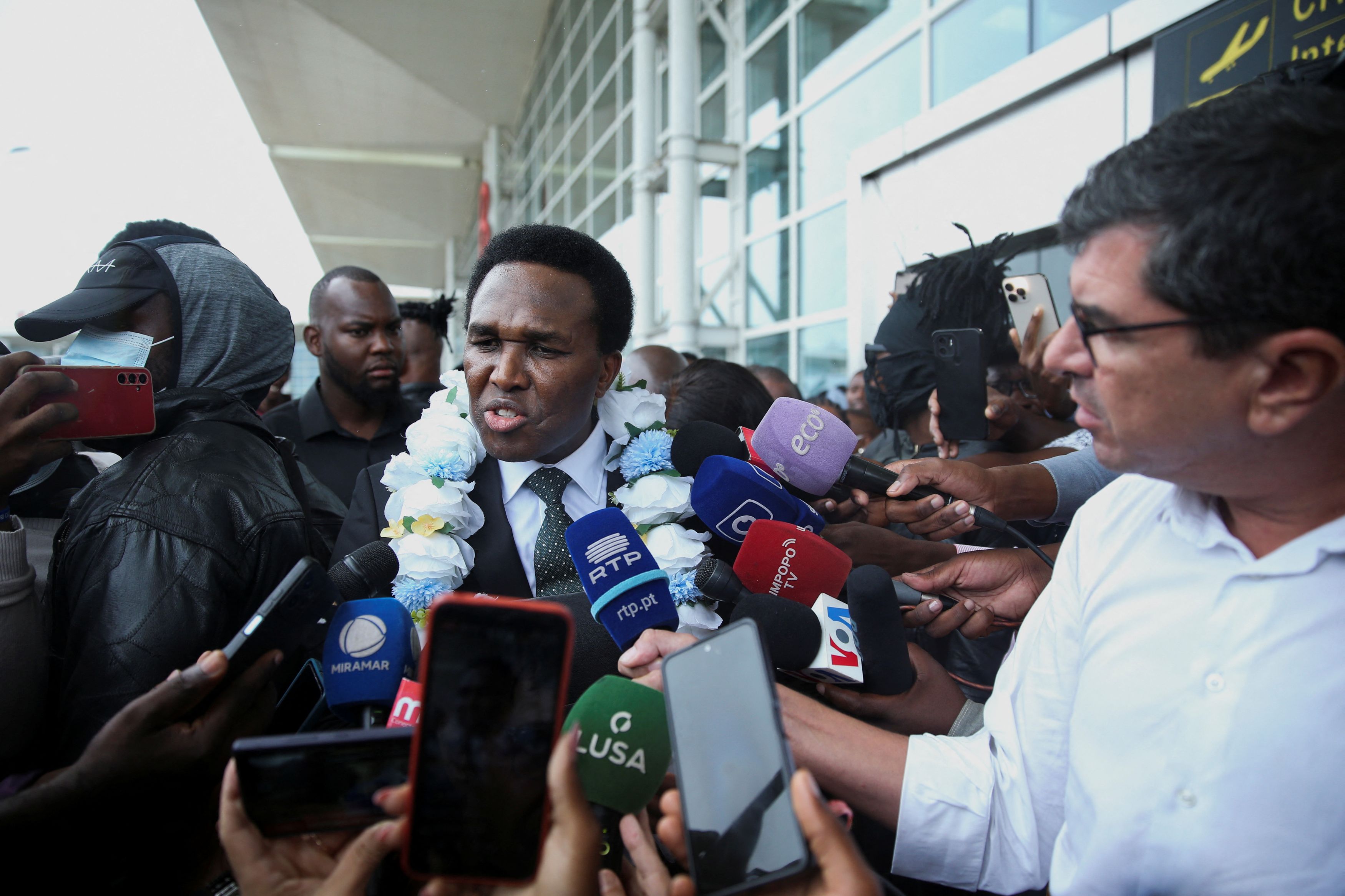 Mozambique's opposition leader returns home