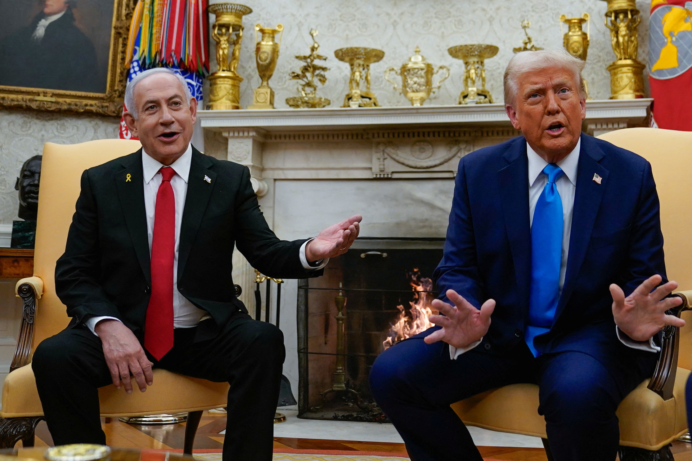 US President Trump sits with Israeli PM Netanyahu.