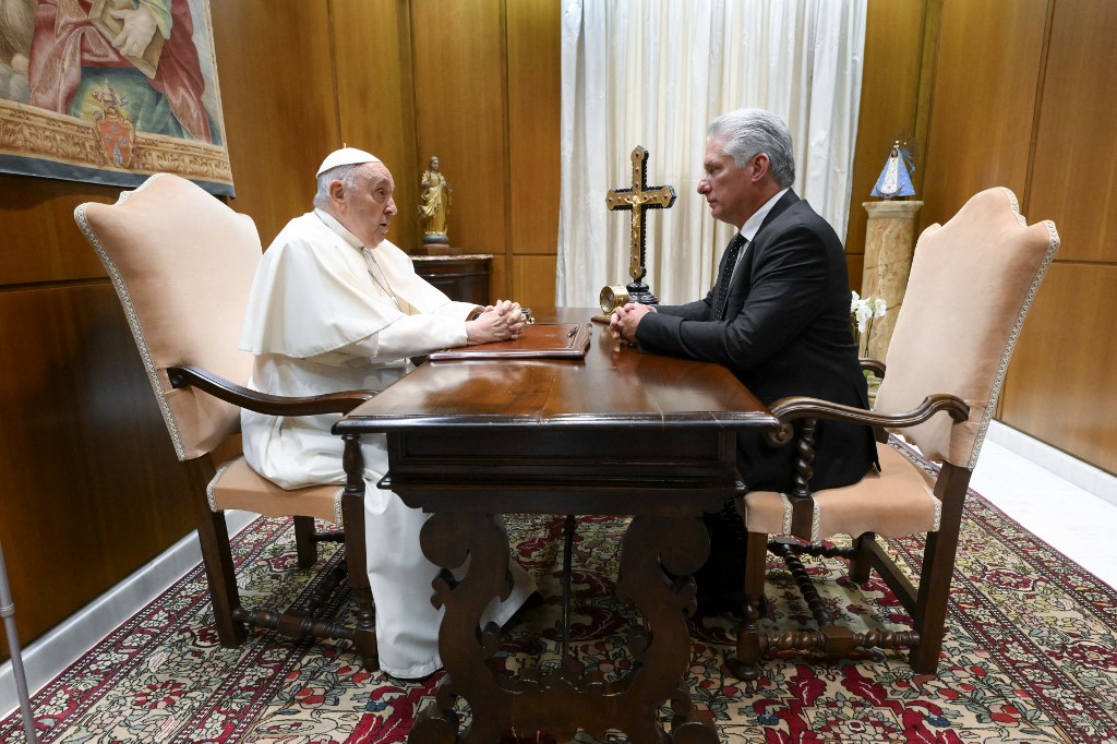 Pope Francis and Cube President Miguel Díaz-Canel