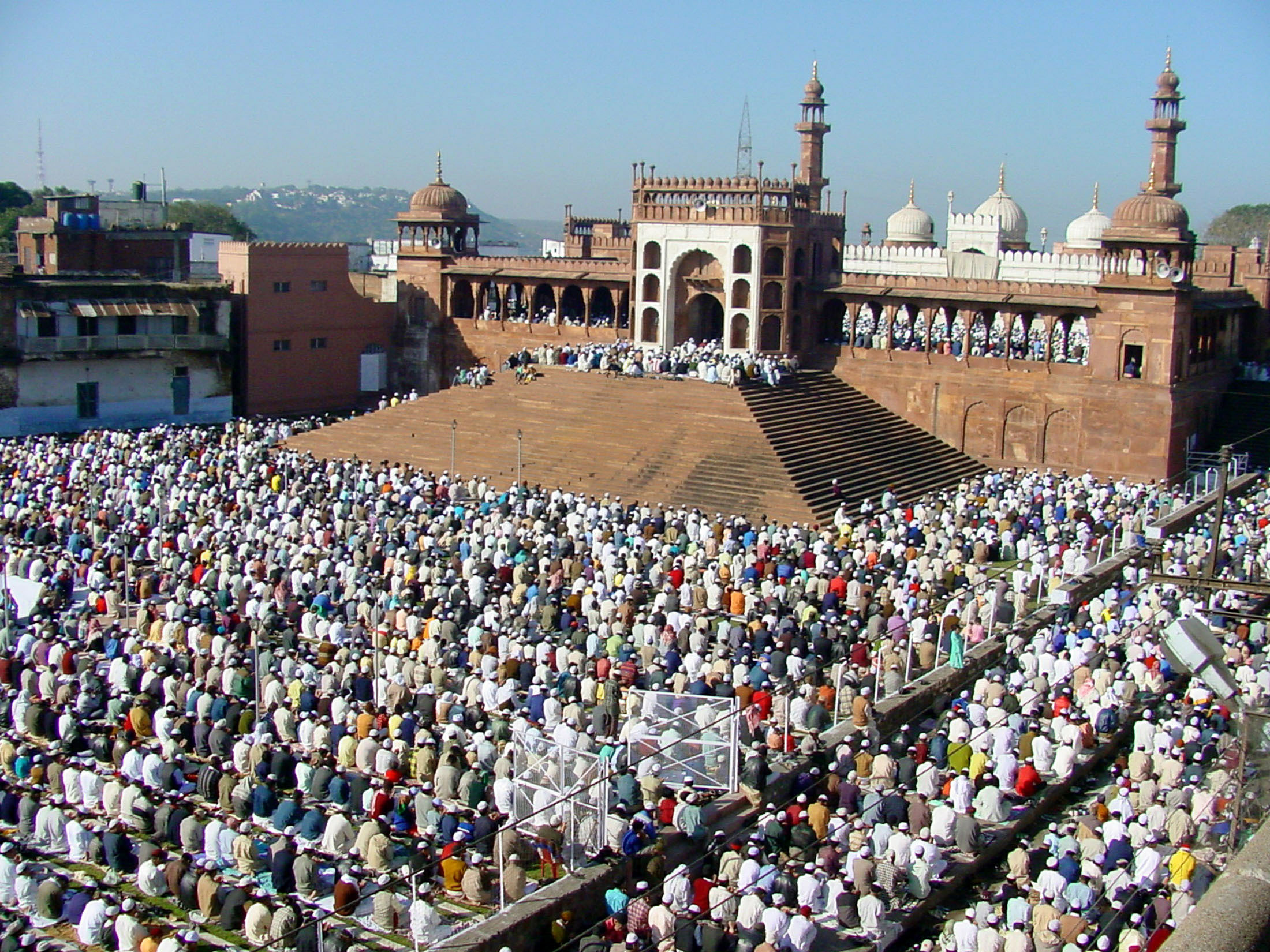 Indian Muslims offer prayers at Moti Mosque on the ocassion Eid al-Adha in the central Indian city of Bhopal on February 2, 2004. Muslims are celebrating the eid festival which comes at the end of the annual haj pilgrimage in Mecca. REUTERS/Raj Patidar SC/BM