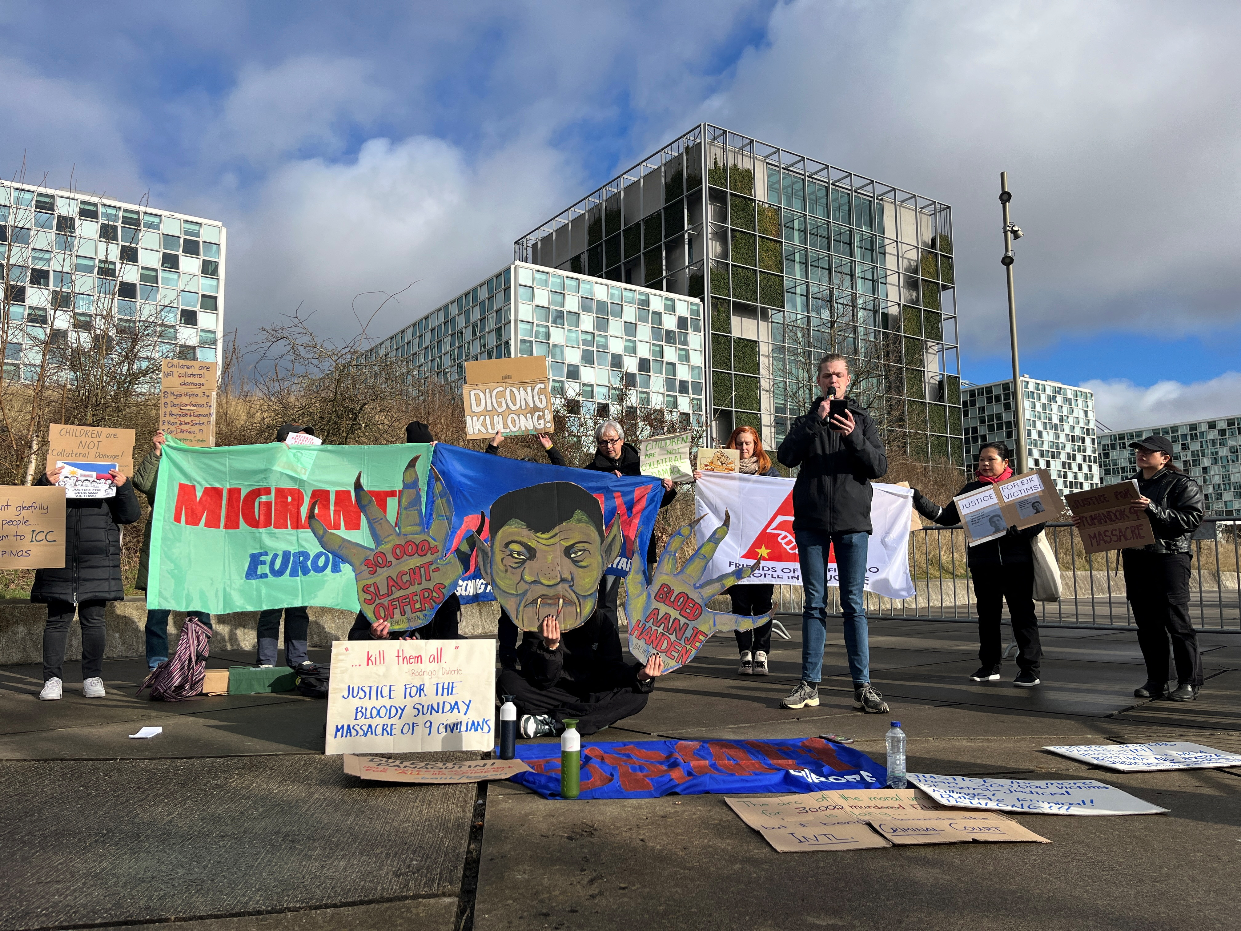 People from the Filipino community in the Netherlands hold banners during a protest against former Philippine President Rodrigo Duterte, in front of the ICC in the Hague, Netherlands March 12, 2025. REUTERS/Marta Fiorin