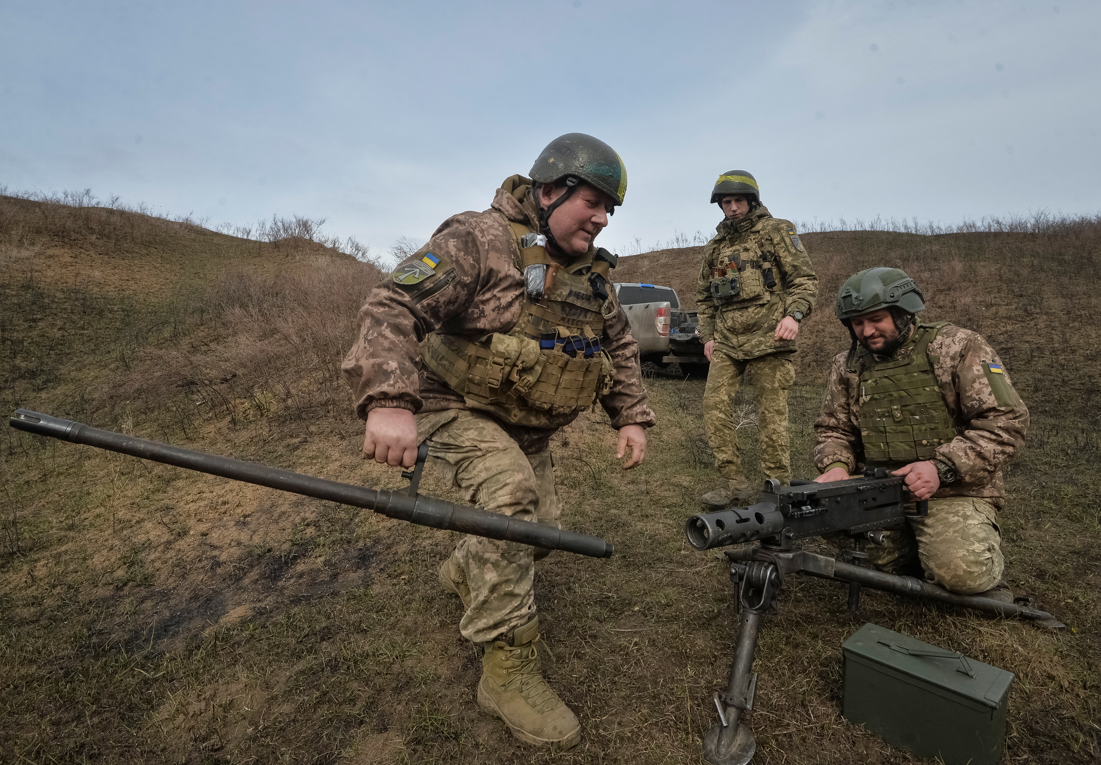 Servicemen of the 57th Separate Motorized Infantry Brigade of the Ukrainian Armed Forces prepare an American Browning M2 machine gun to fare, amid Russia's attack on Ukraine, near the frontline town of Vovchansk in the Kharkiv region, Ukraine March 13, 2025. REUTERS/Oleksandr Klymenko
