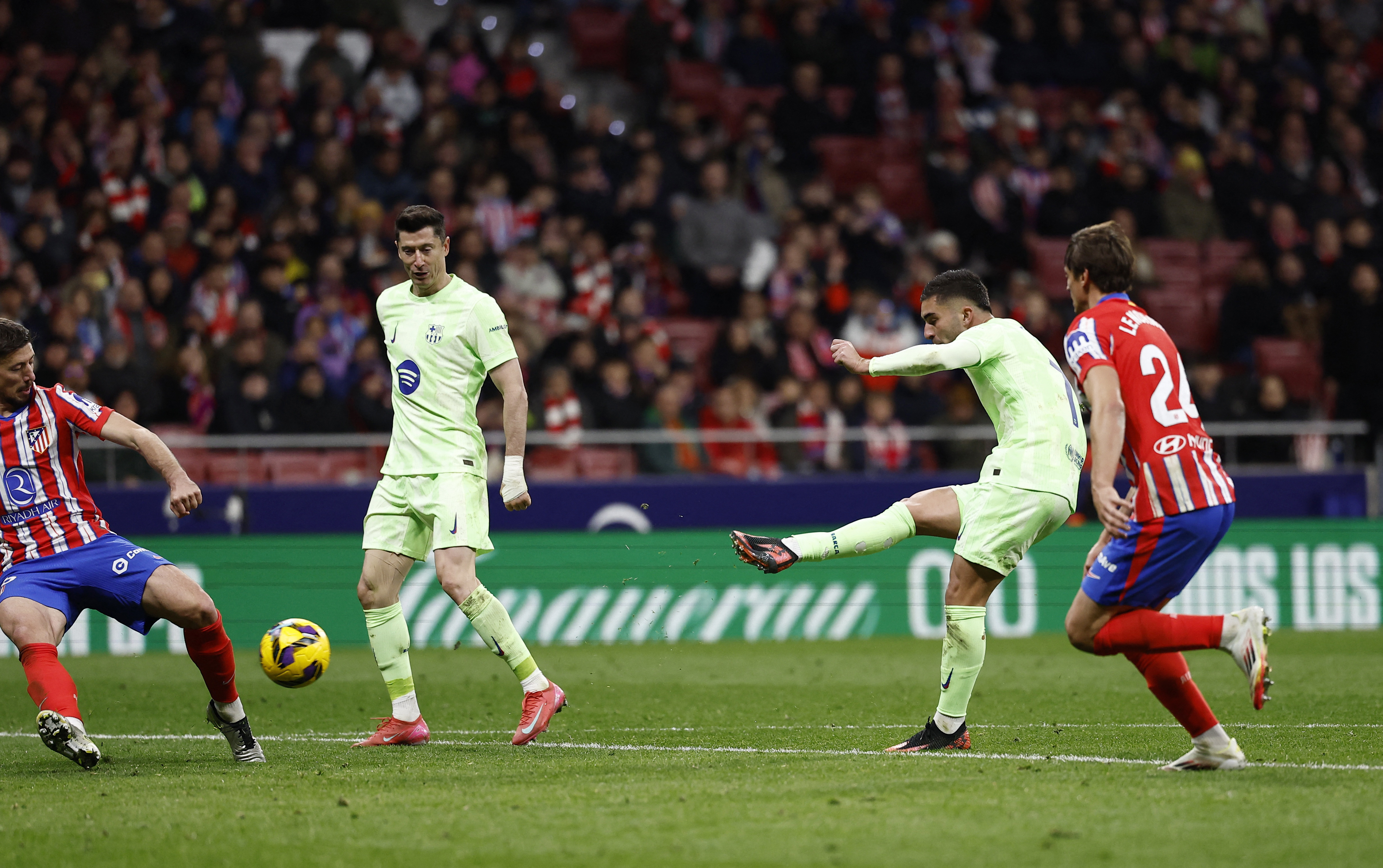 Soccer Football - LaLiga - Atletico Madrid v FC Barcelona - Metropolitano, Madrid, Spain - March 16, 2025 FC Barcelona's Ferran Torres scores their fourth goal REUTERS/Juan Medina