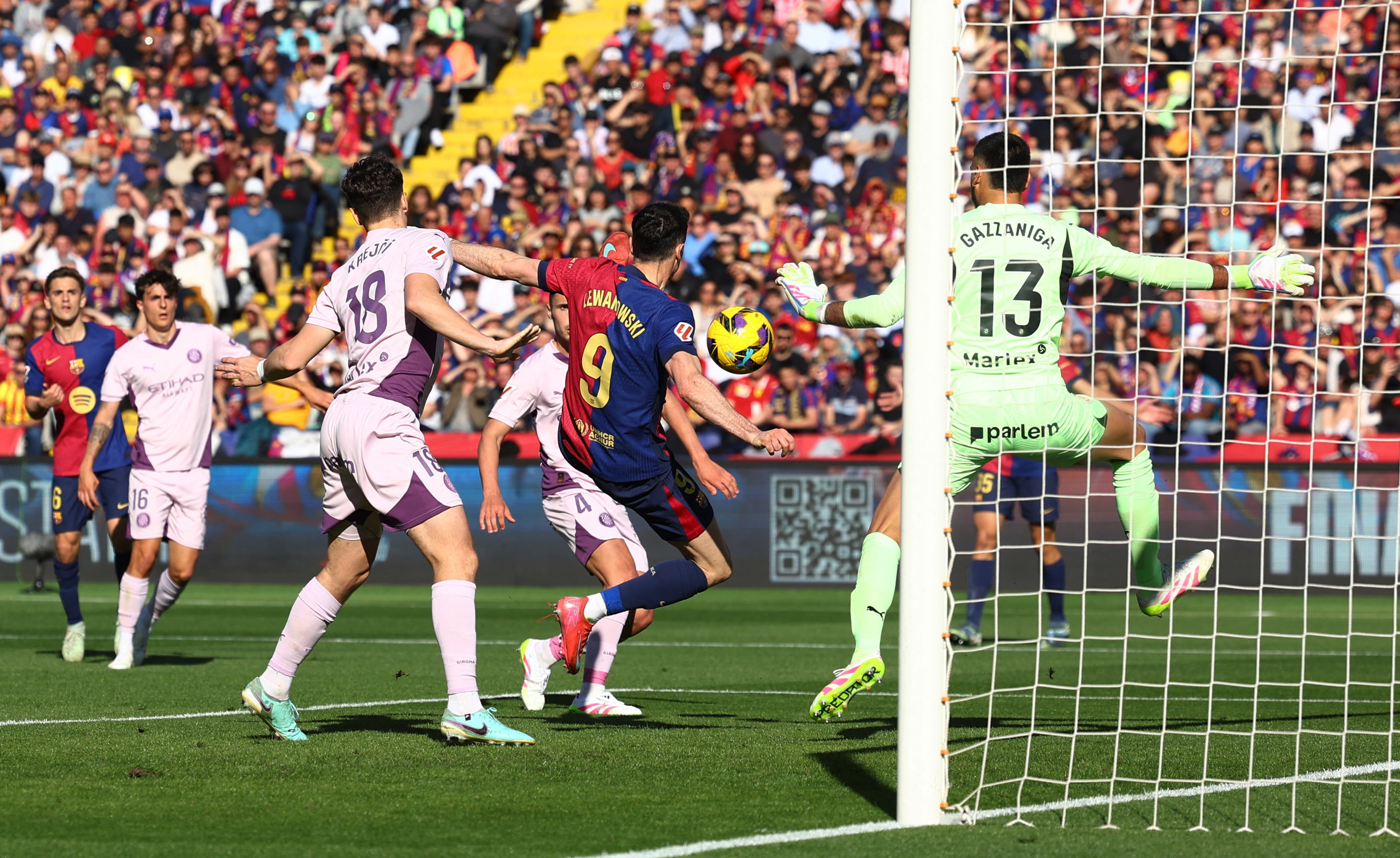 Soccer Football - LaLiga - FC Barcelona v Girona - Estadi Olimpic Lluis Companys, Barcelona, Spain - March 30, 2025 FC Barcelona's Robert Lewandowski scores their second goal REUTERS/Albert Gea