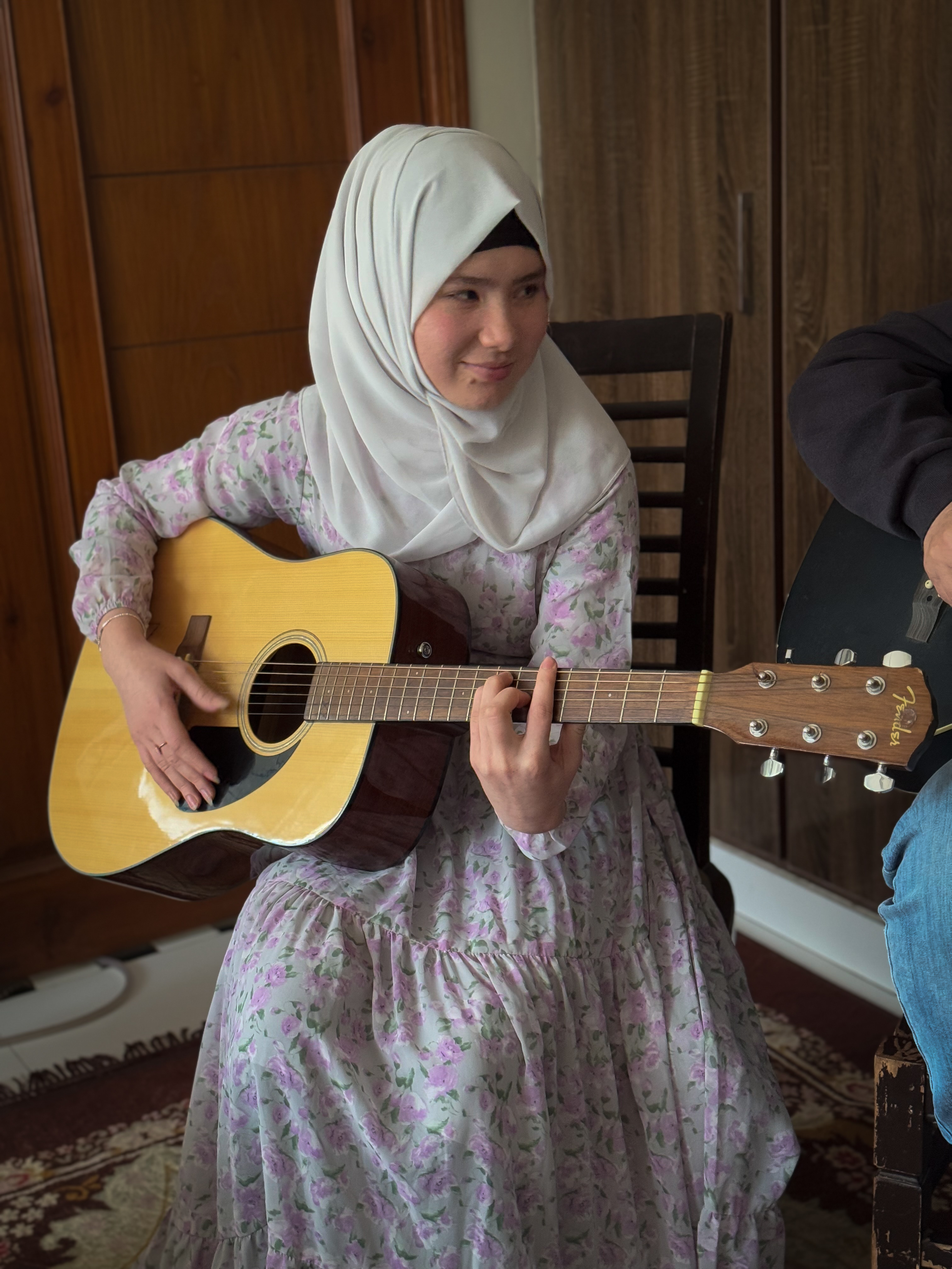 Afghan Guitar girls